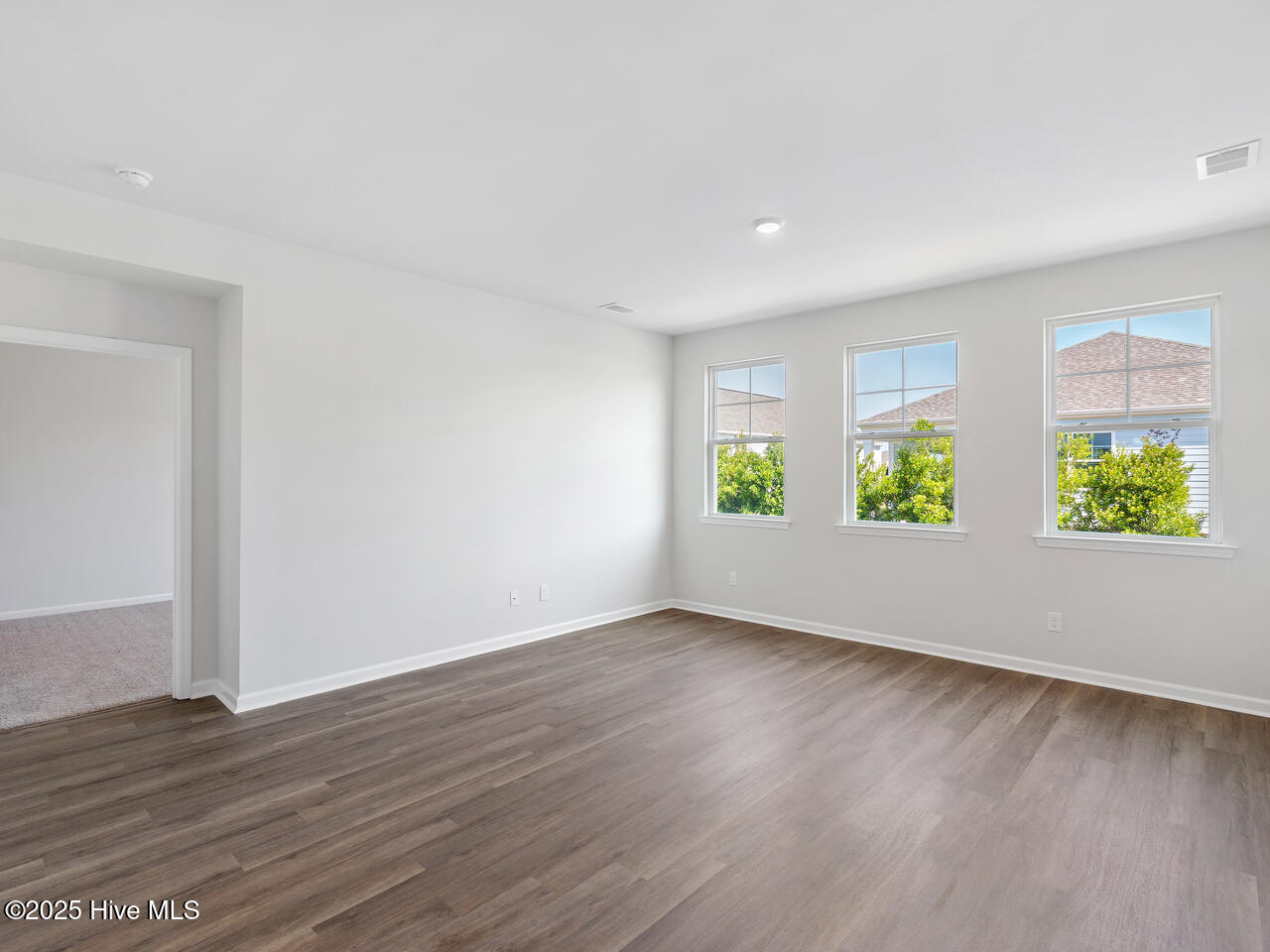 100547716 | Photo 16