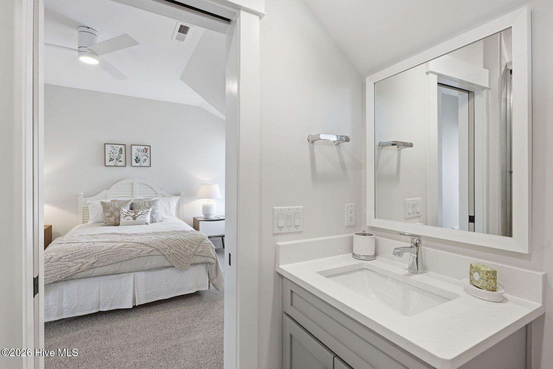 100490520 | Photo 34