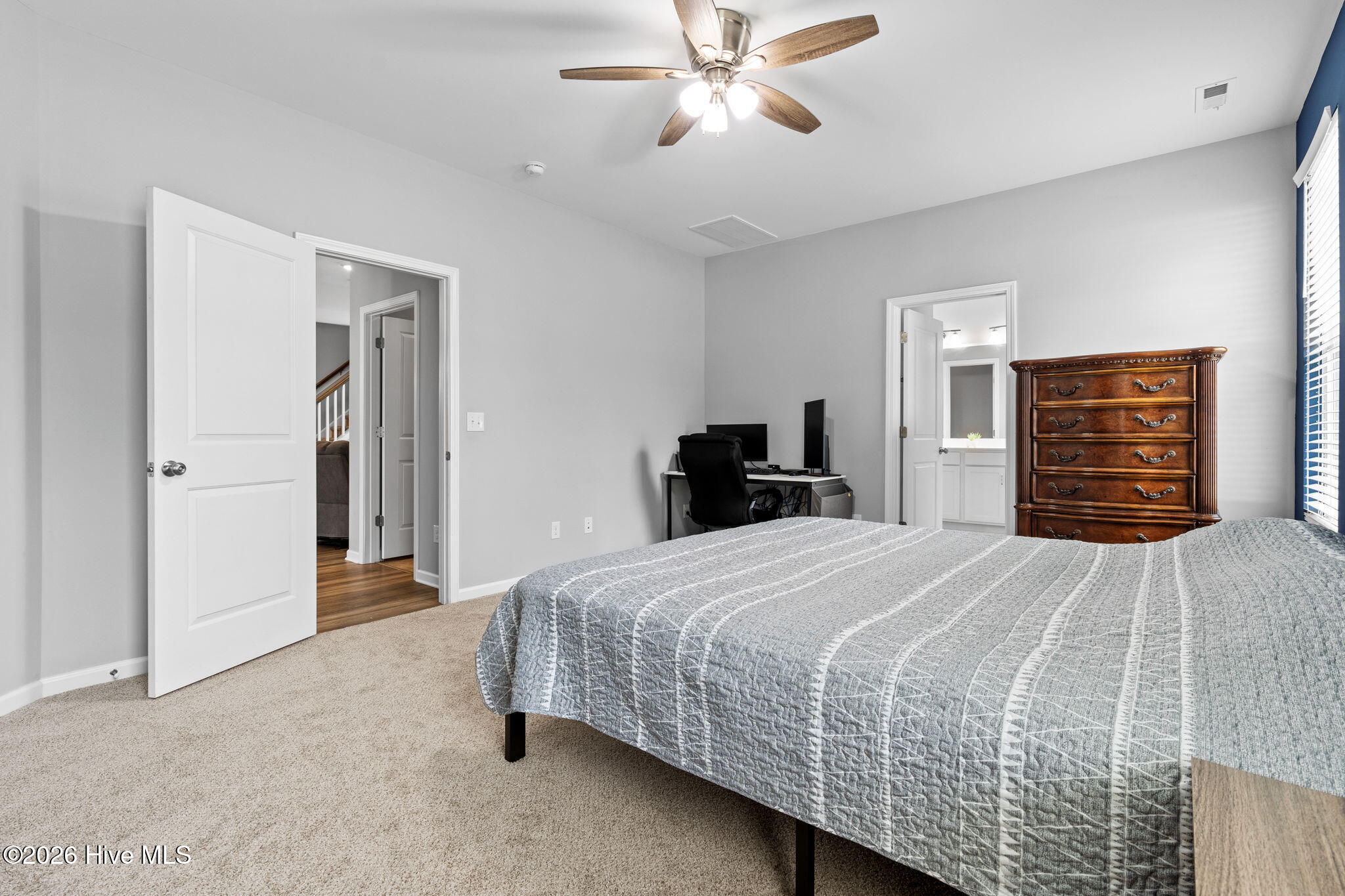 100559689 | Photo 16