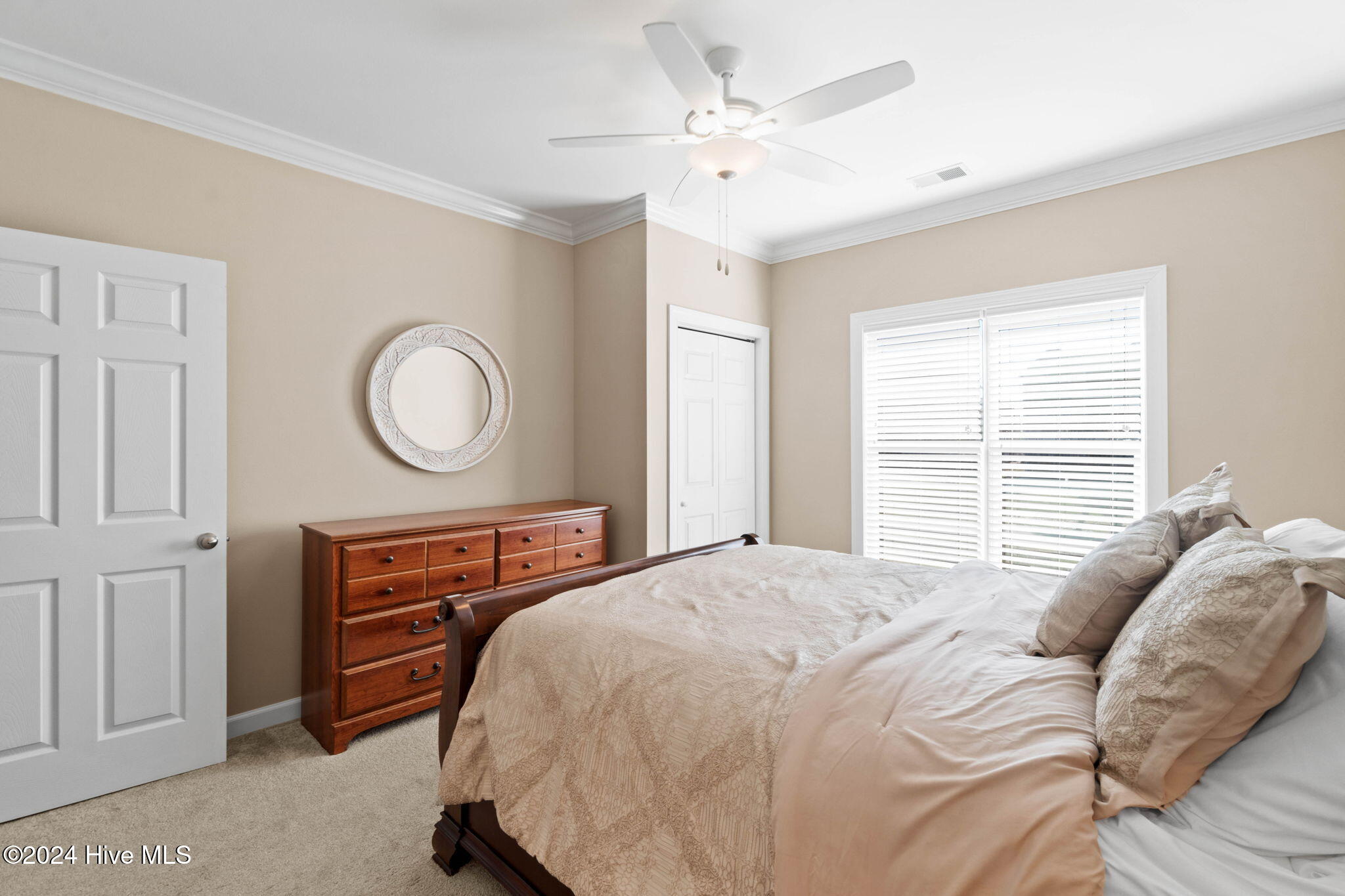 100548065 | Photo 32