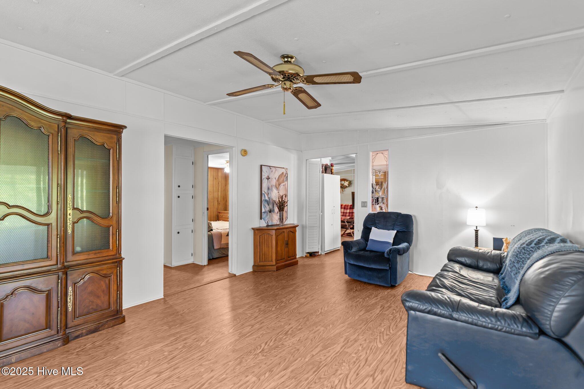 100513028 | Photo 10