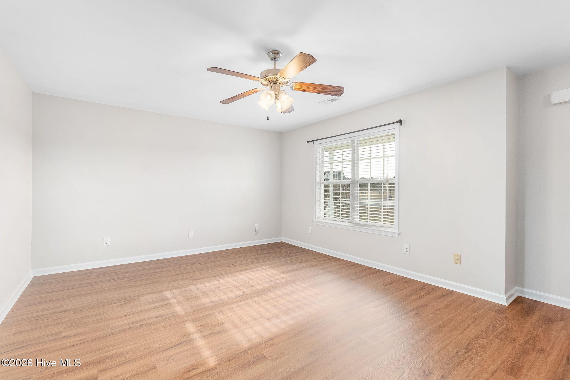 100569536 | Photo 12