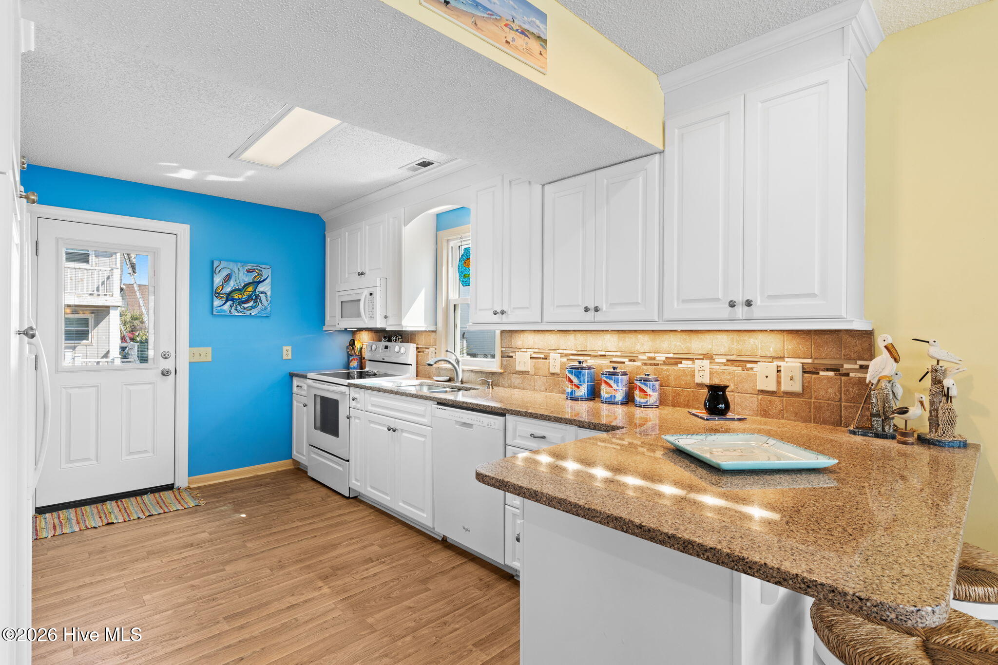 100560342 | Photo 11