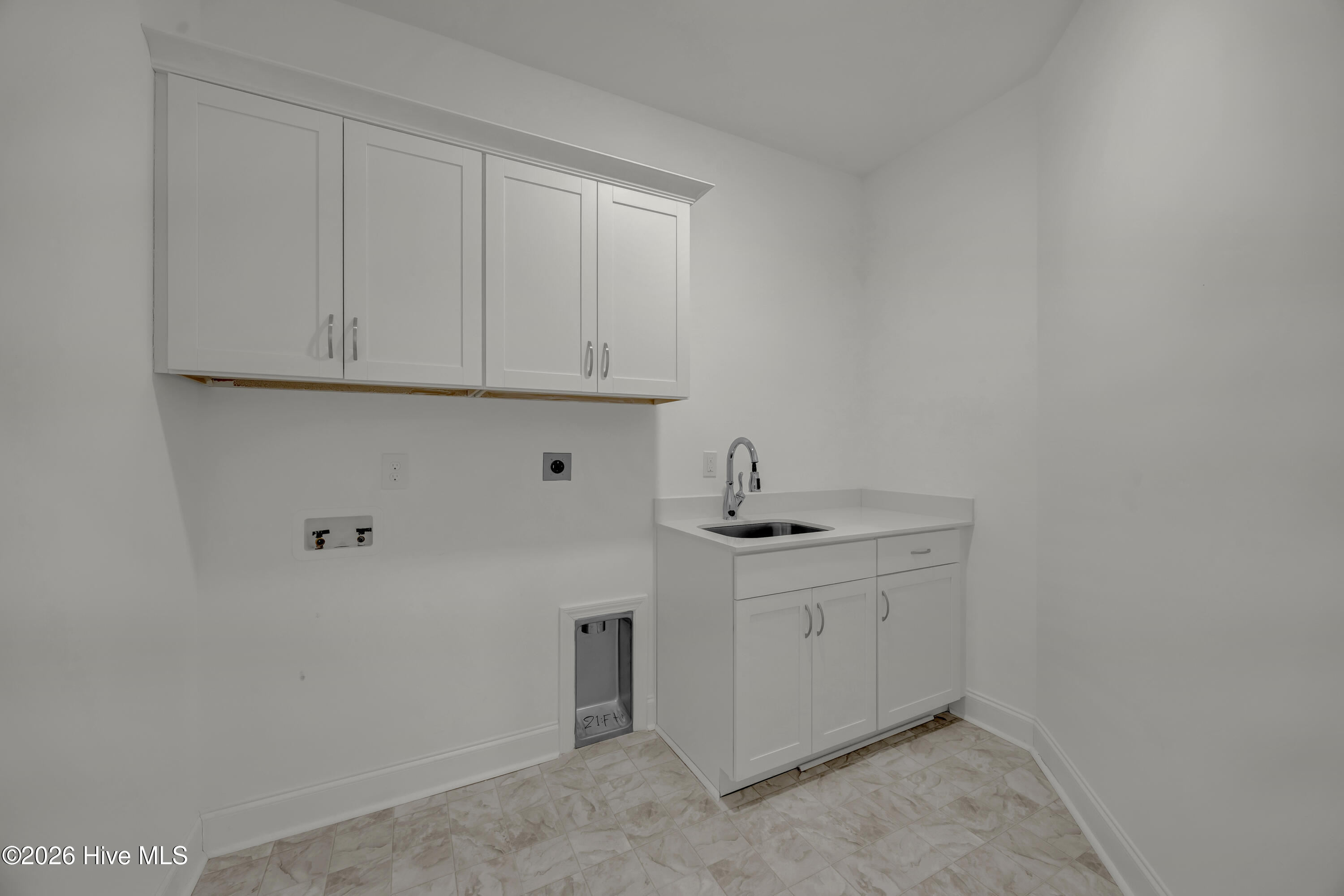 100548417 | Photo 14