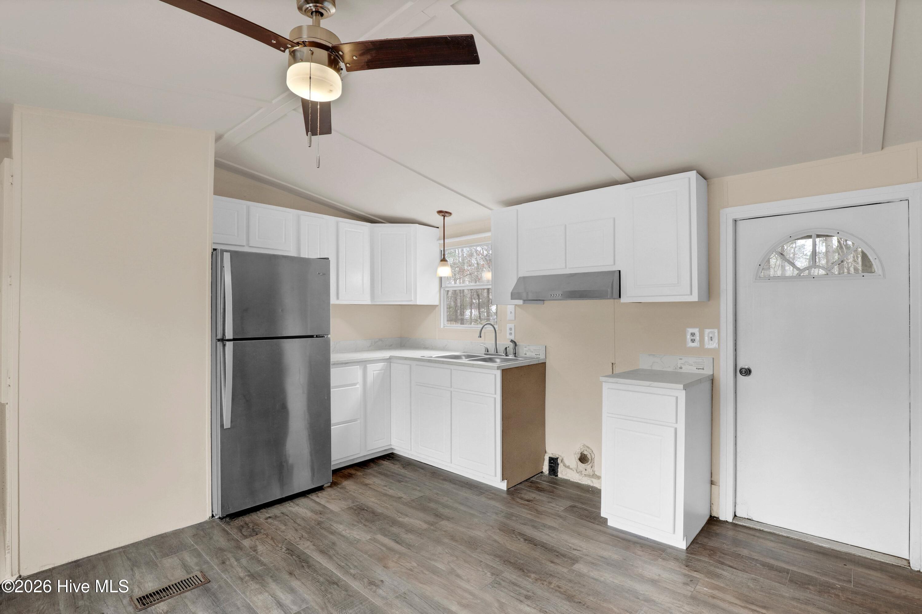 100557223 | Photo 16