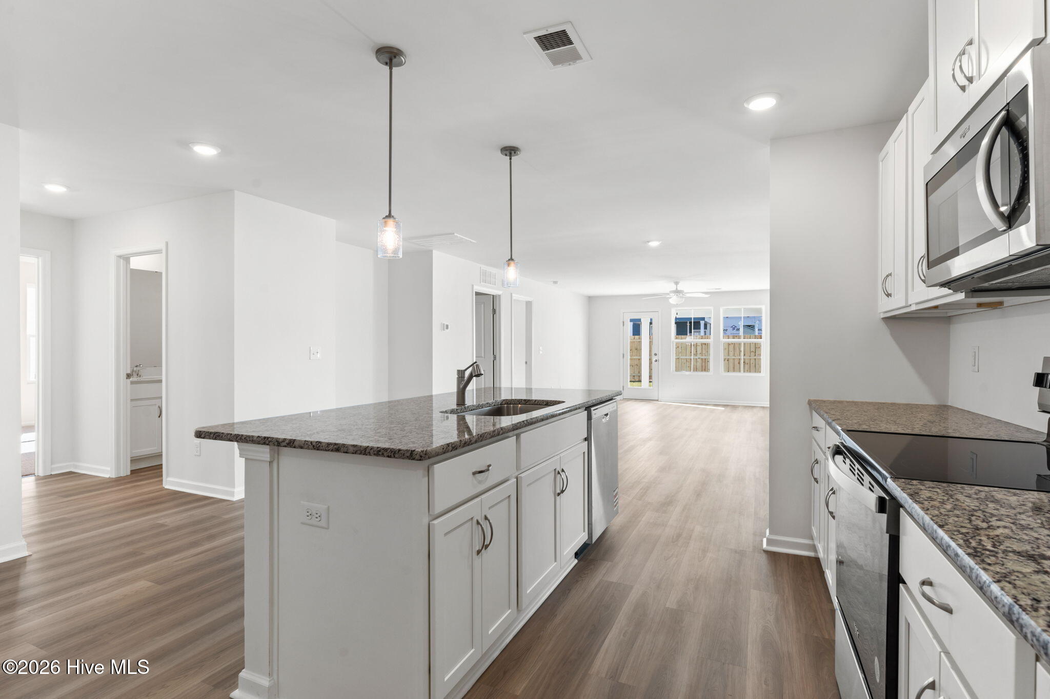 100553228 | Photo 19