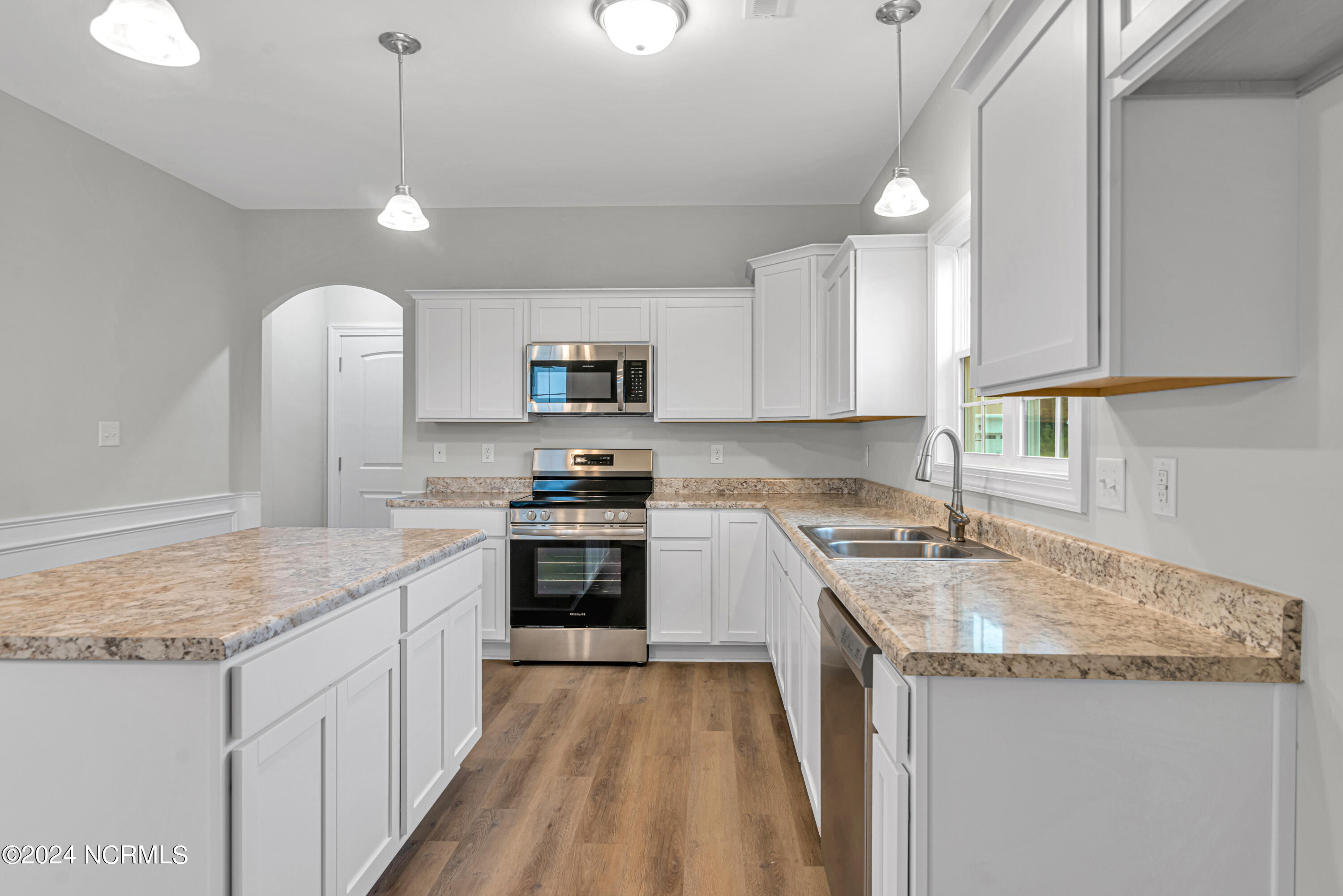 100562805 | Photo 16