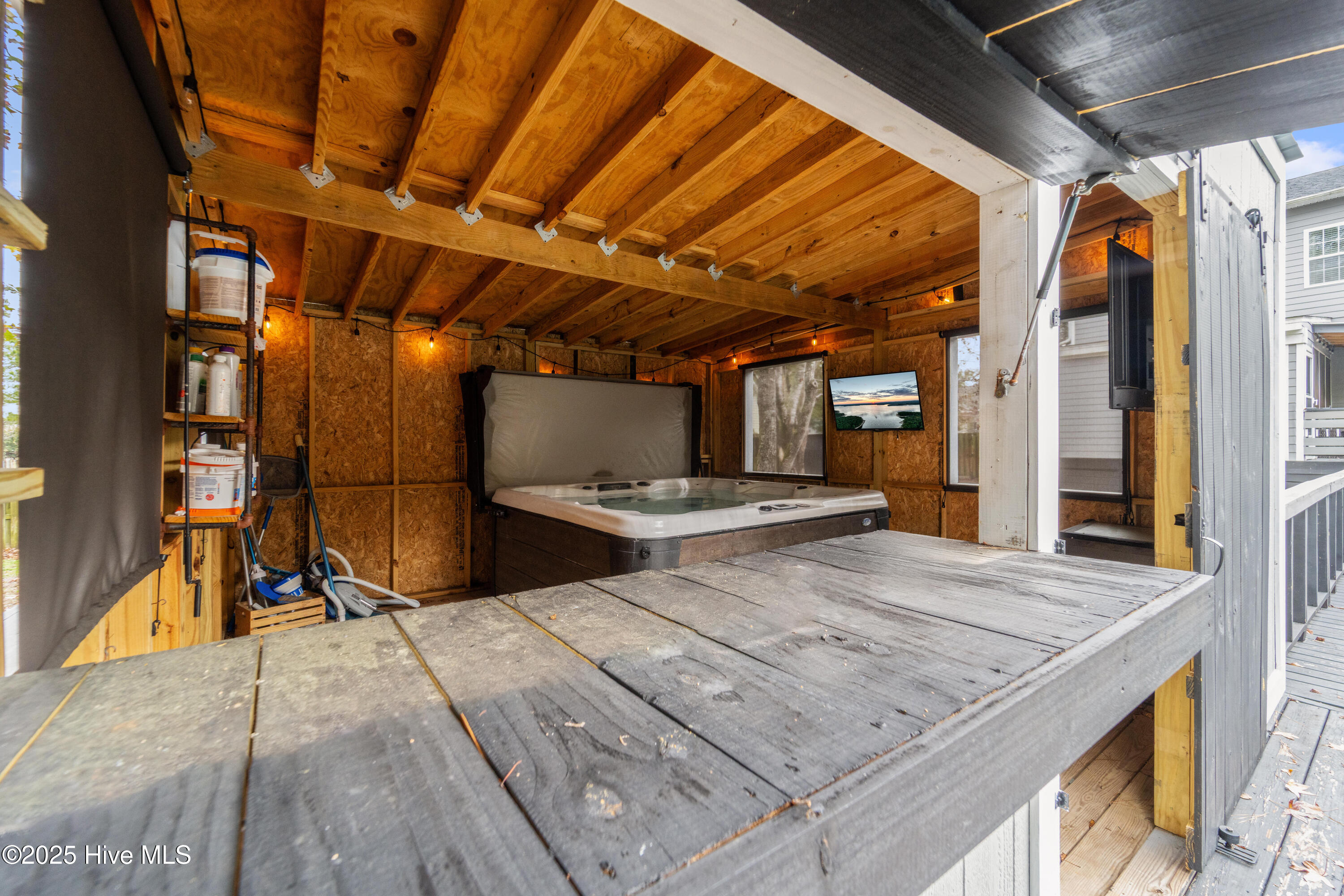 100544127 | Photo 90