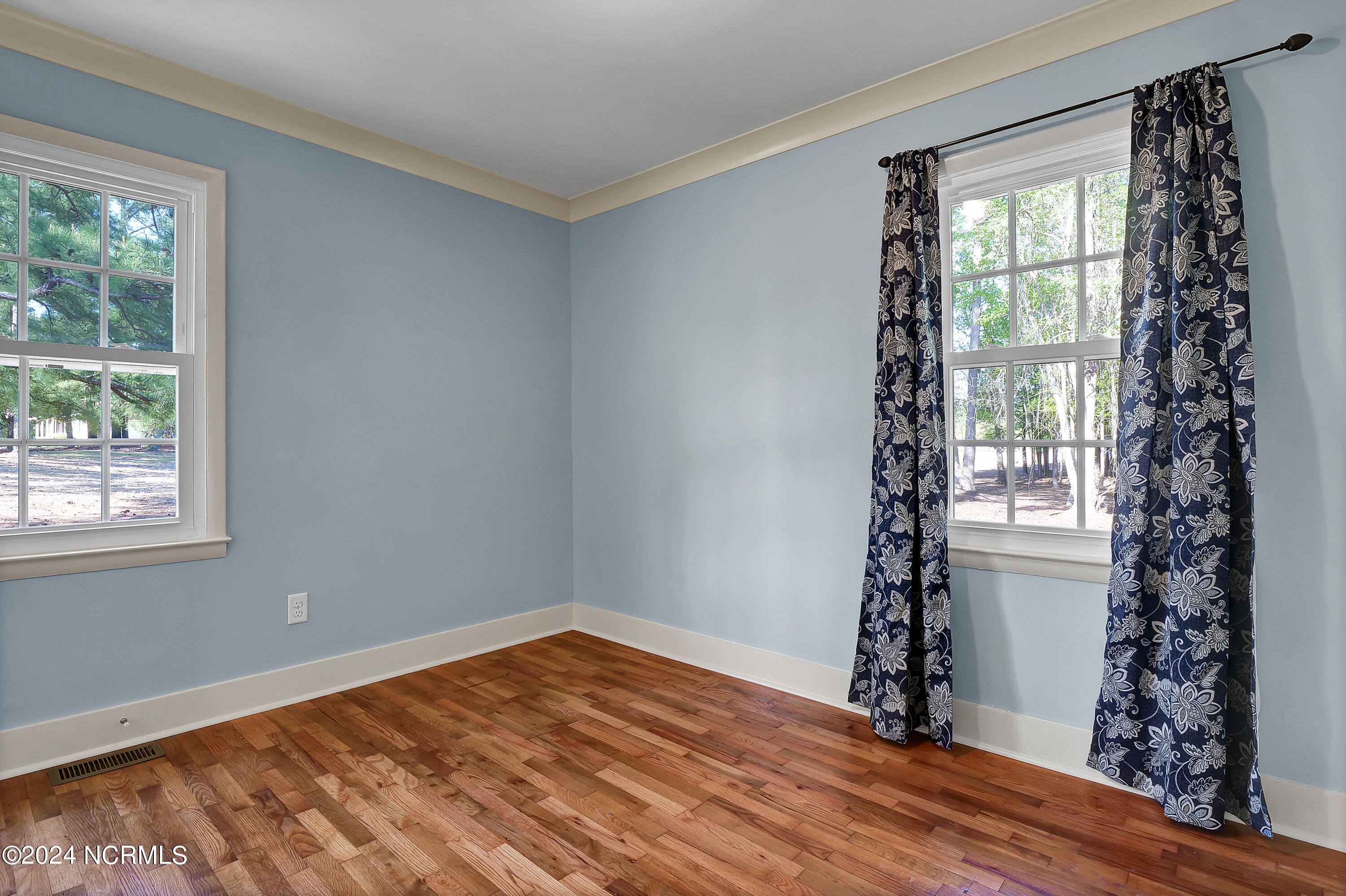 100515683 | Photo 17