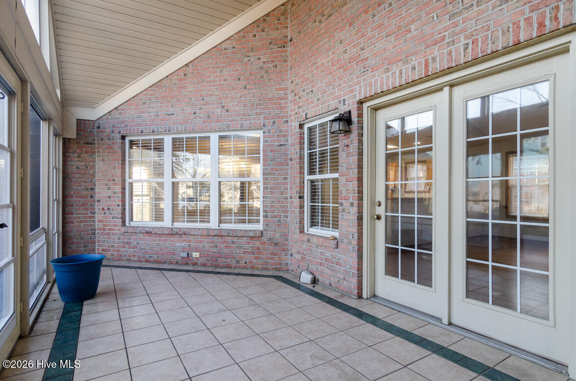 100567323 | Photo 26