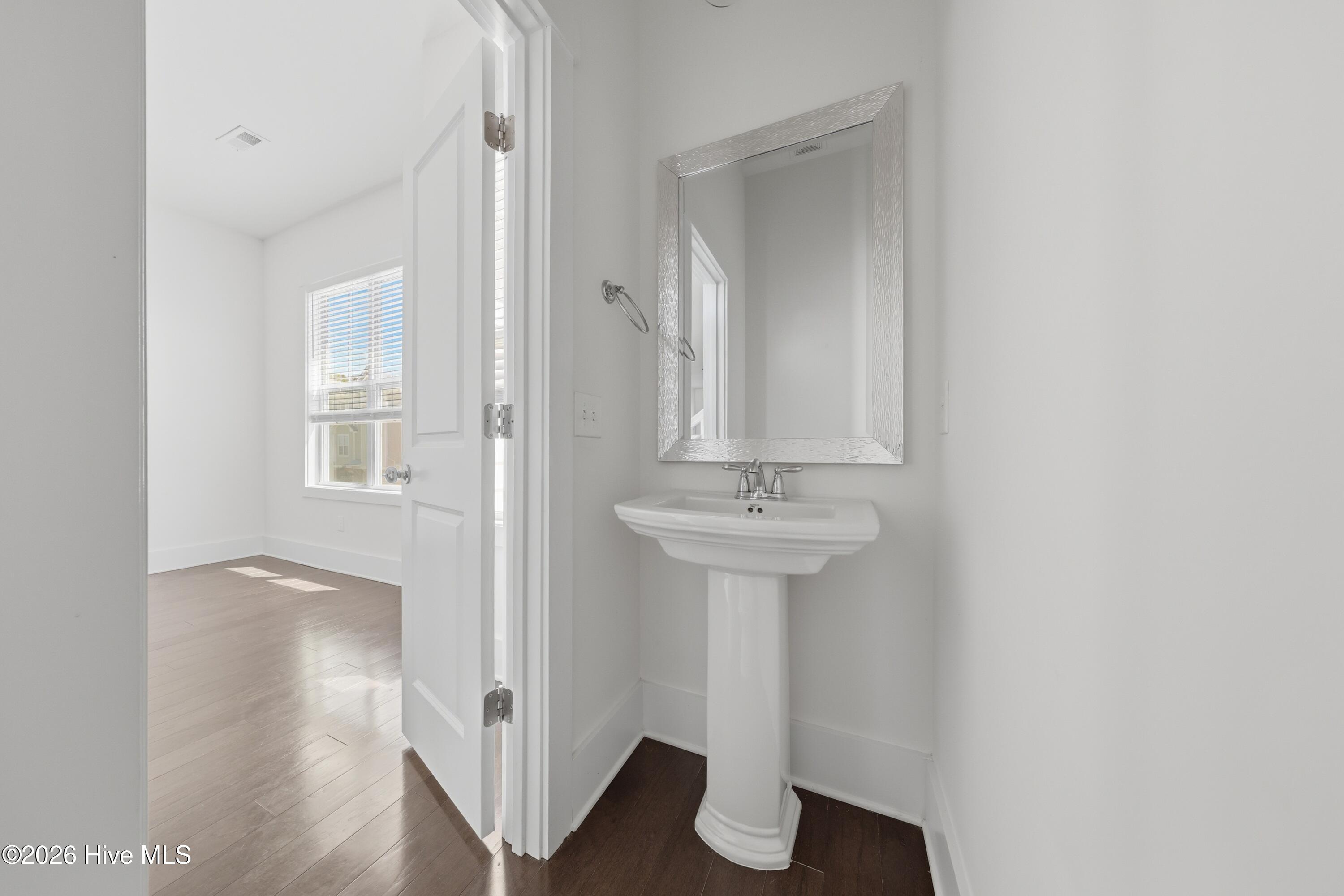 100564371 | Photo 22