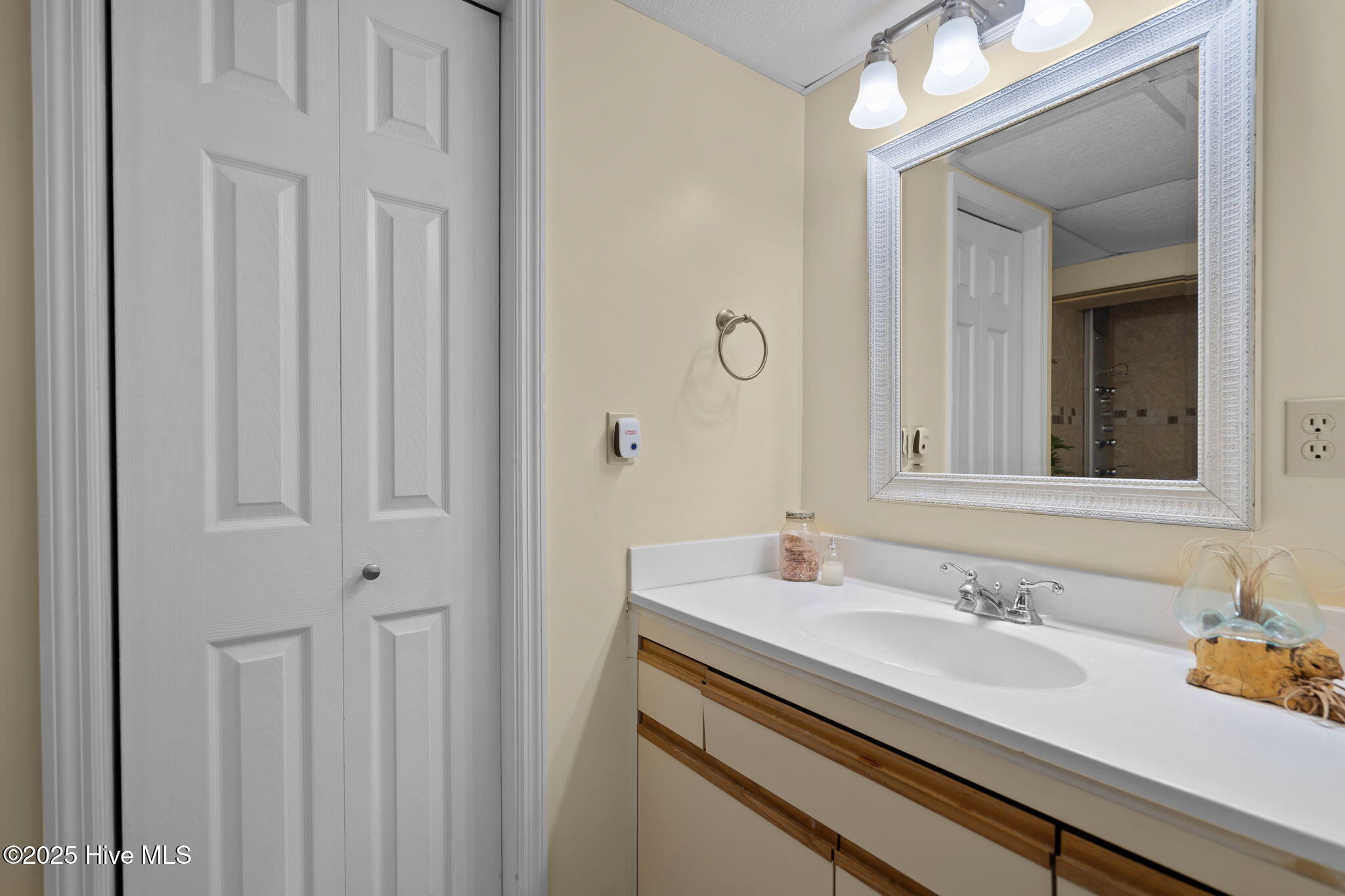 100530733 | Photo 21