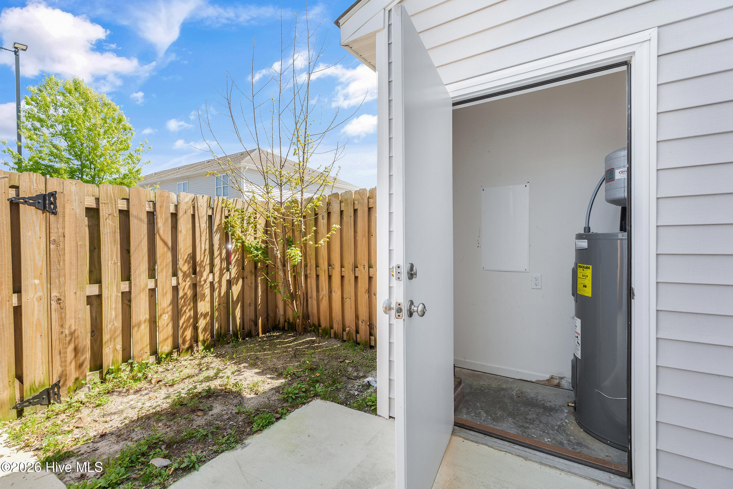 100567584 | Photo 26