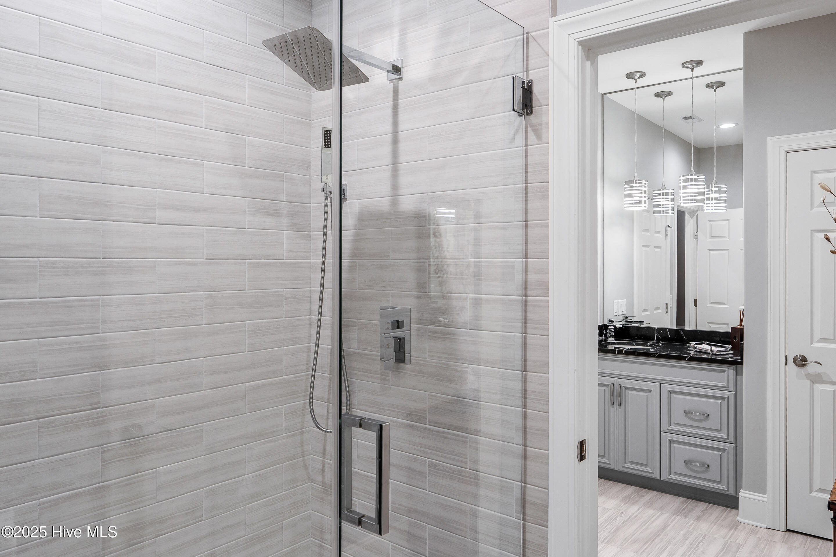 100549058 | Photo 40