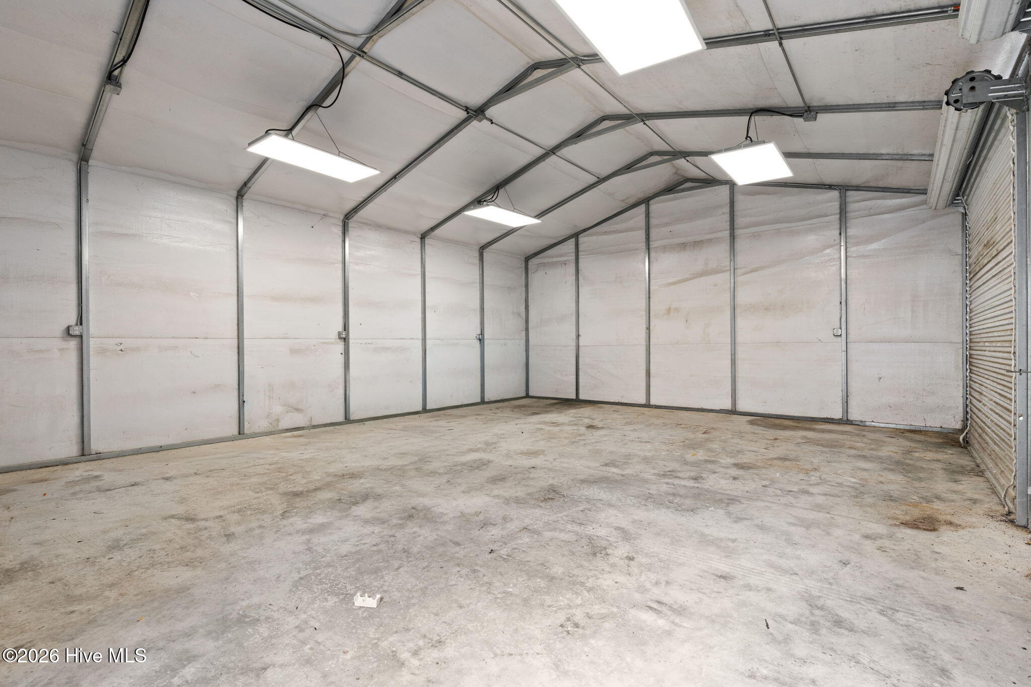 100561817 | Photo 23