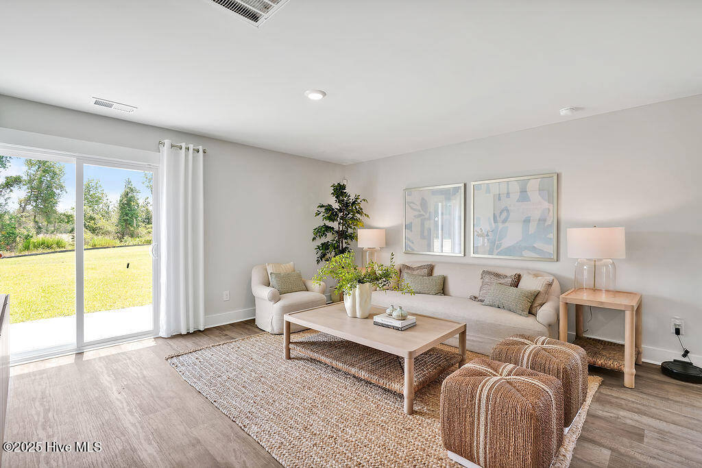 100532693 | Photo 13