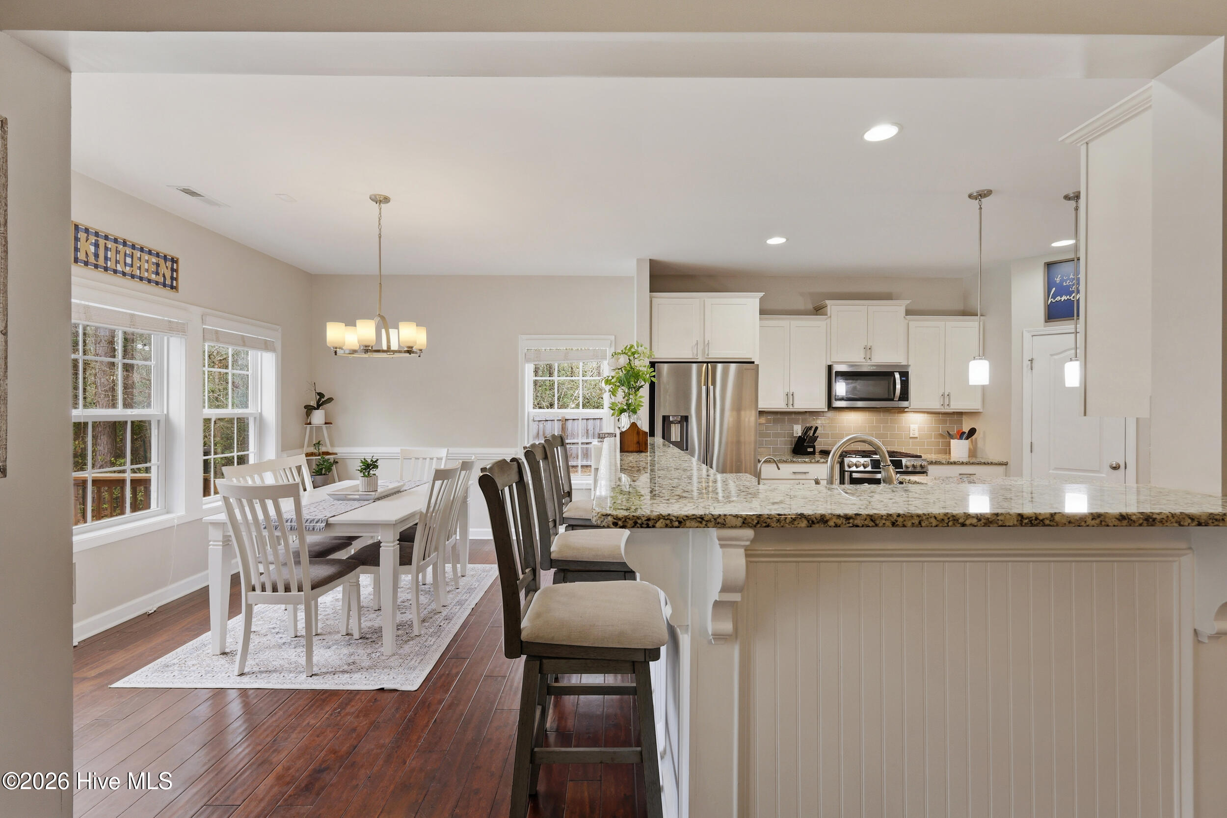 100562179 | Photo 15