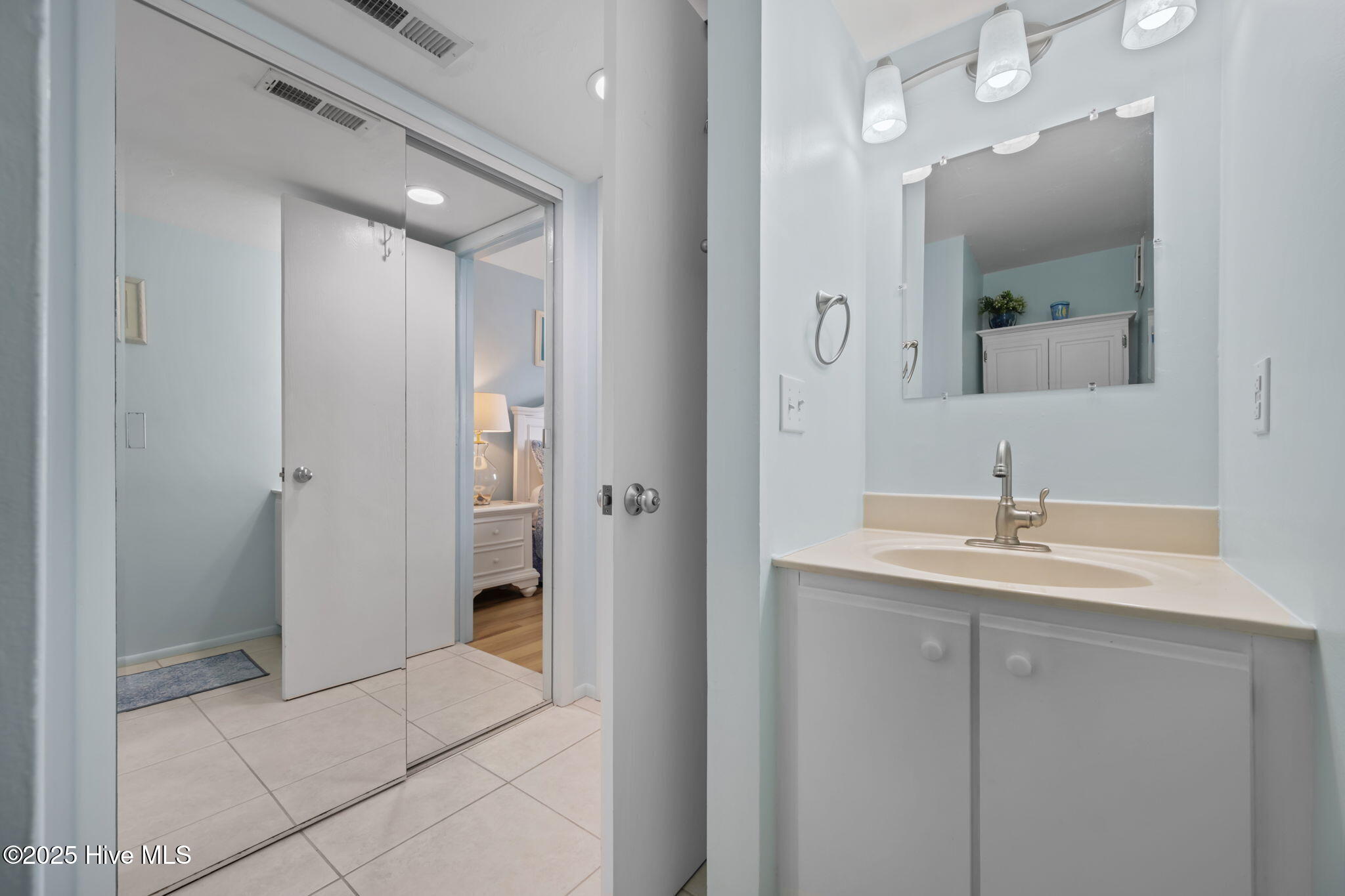 100543704 | Photo 19