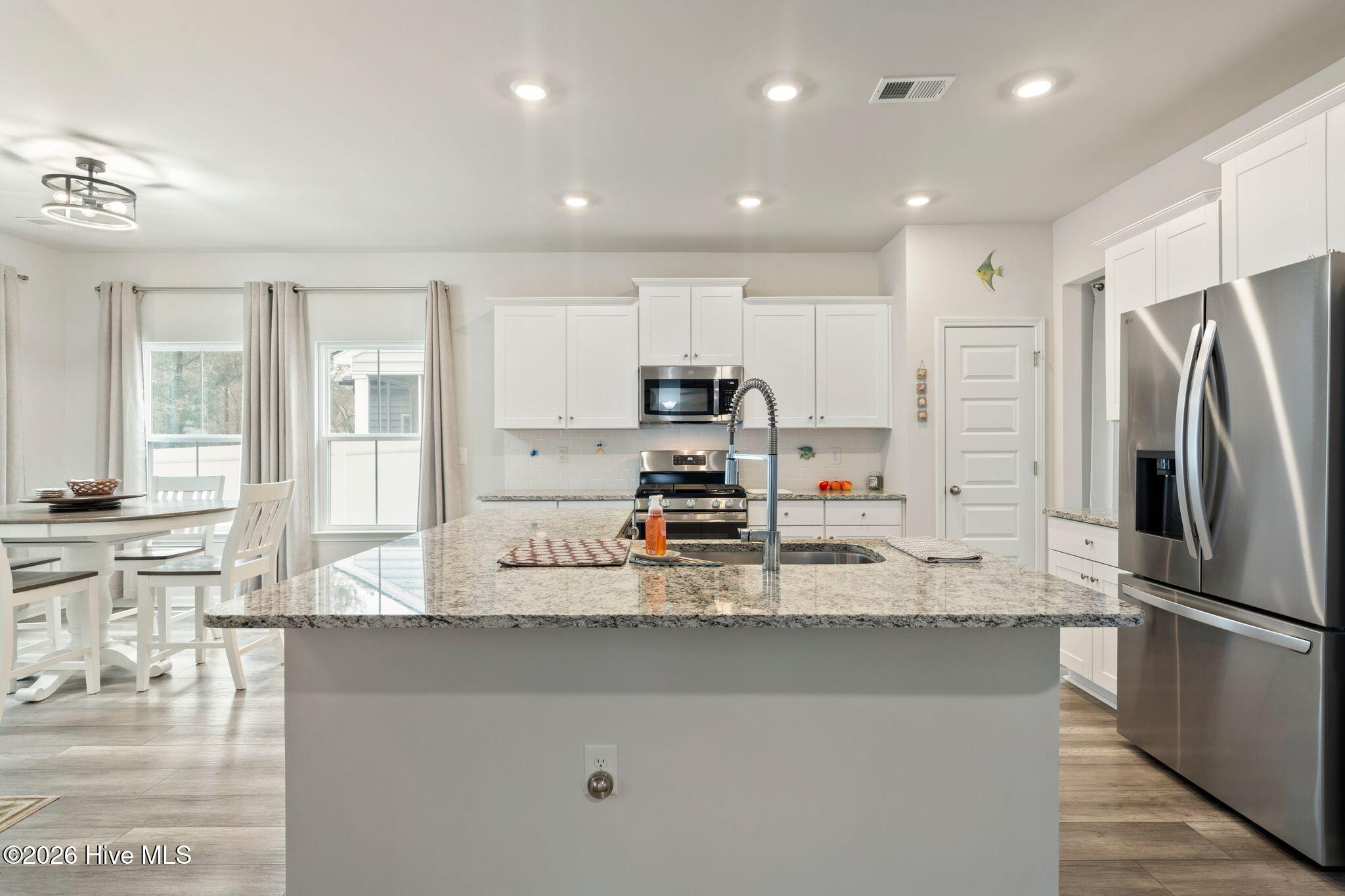 100550488 | Photo 14