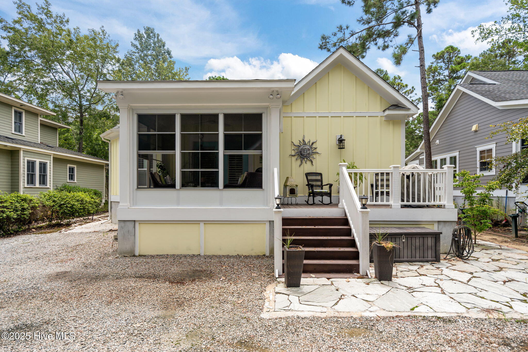 100524220 | Photo 51