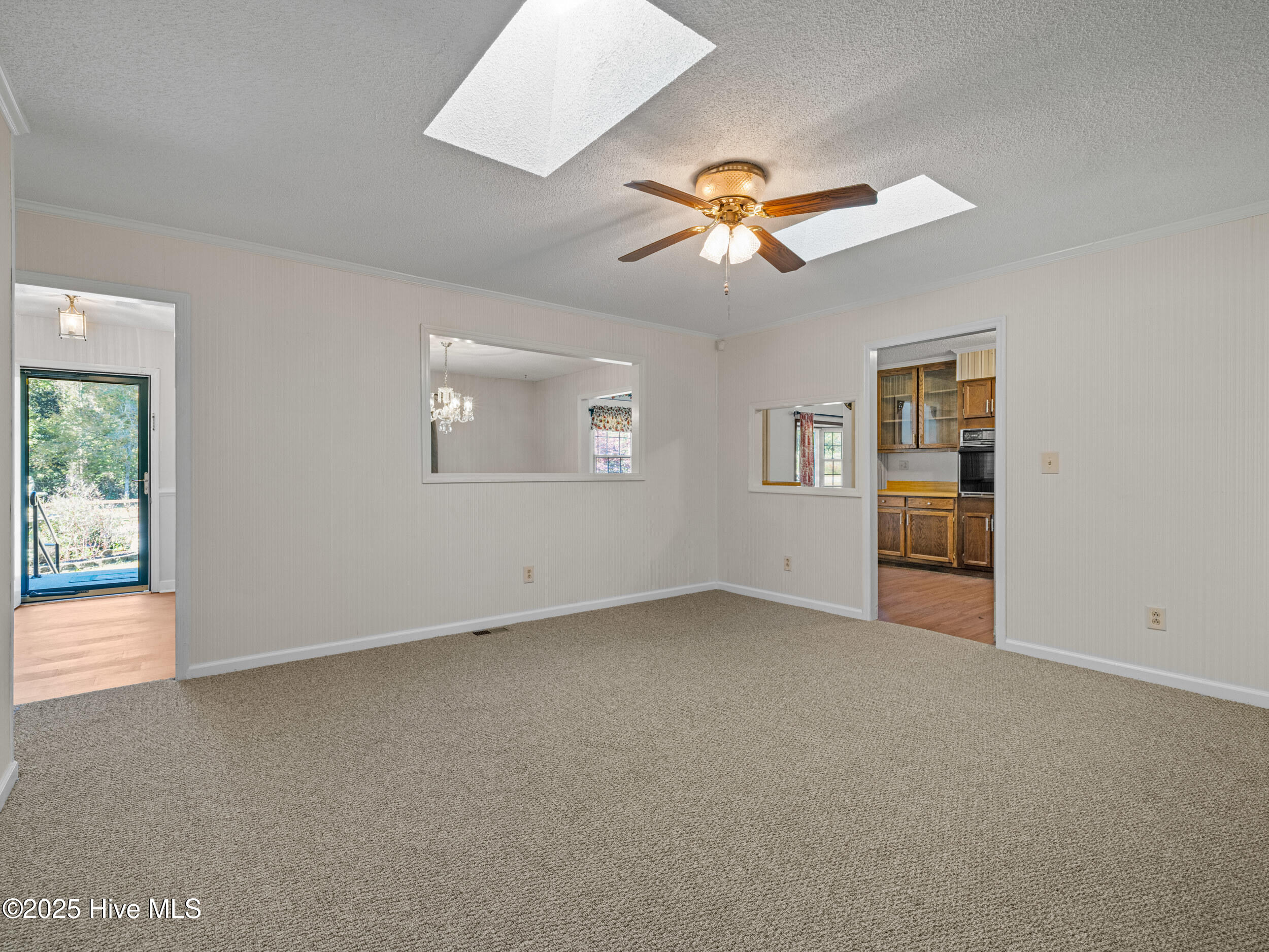 100544325 | Photo 18