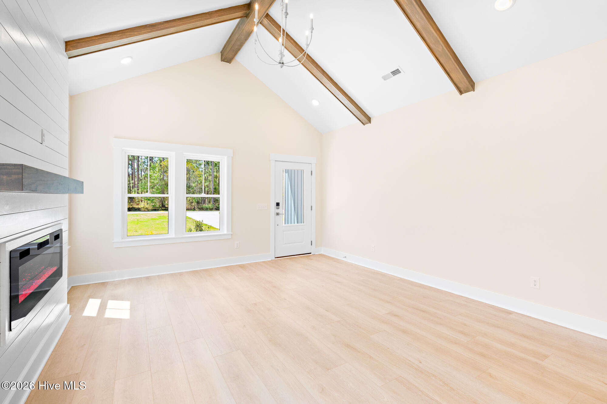 100565592 | Photo 13