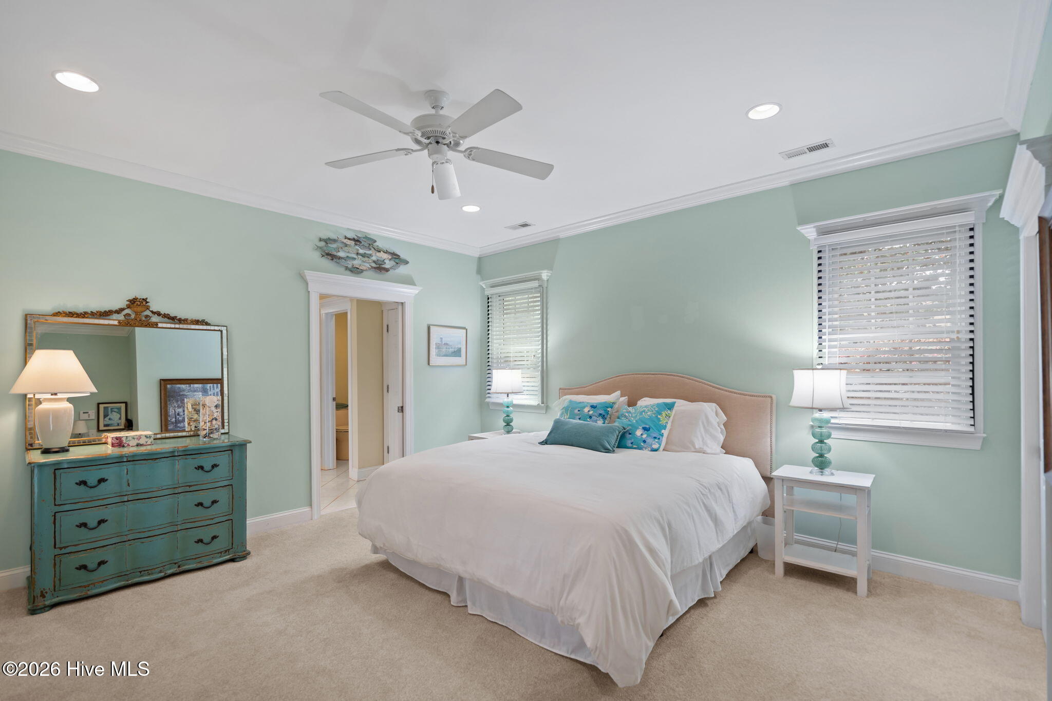 100560775 | Photo 24