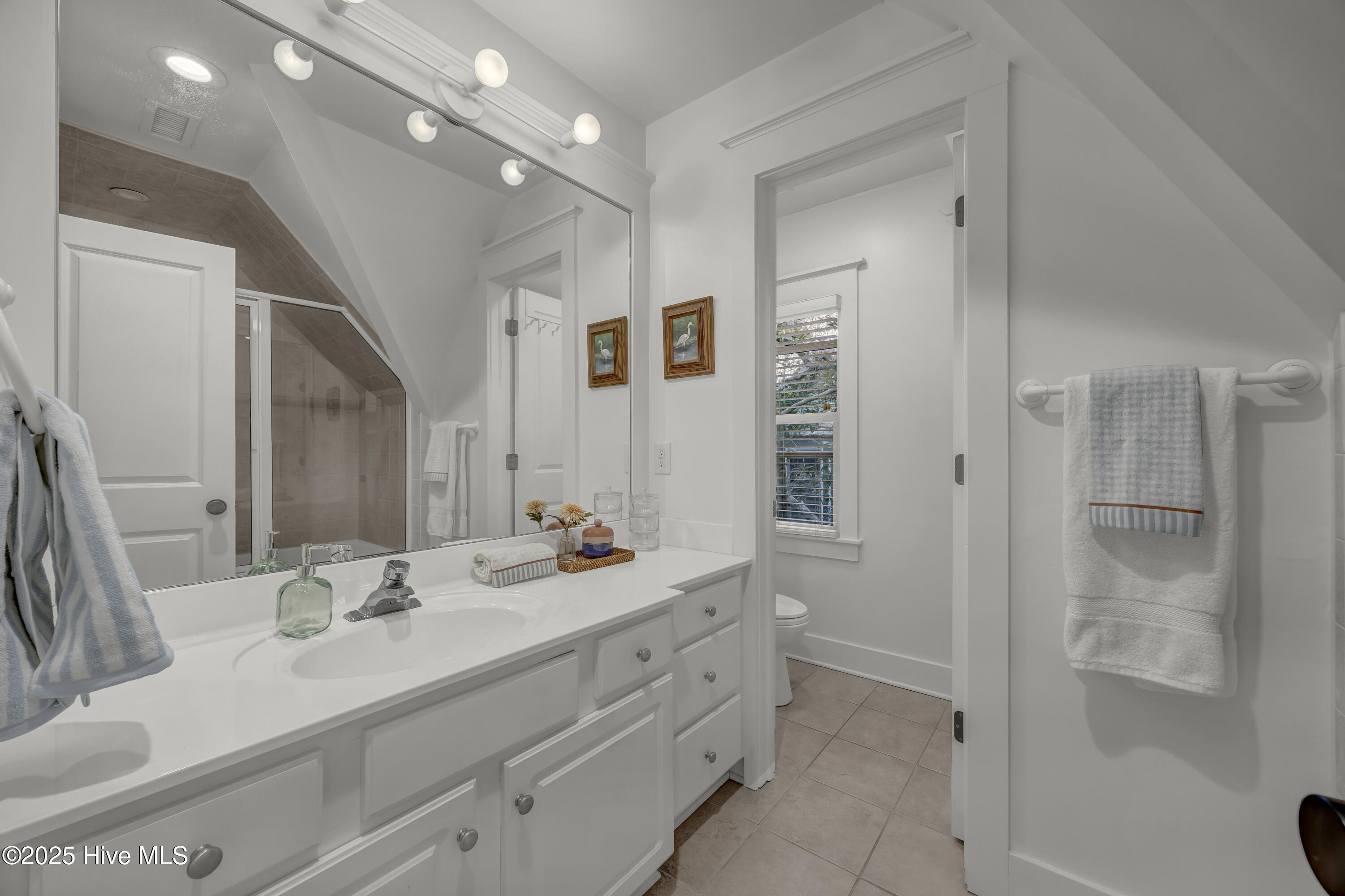 100546585 | Photo 21