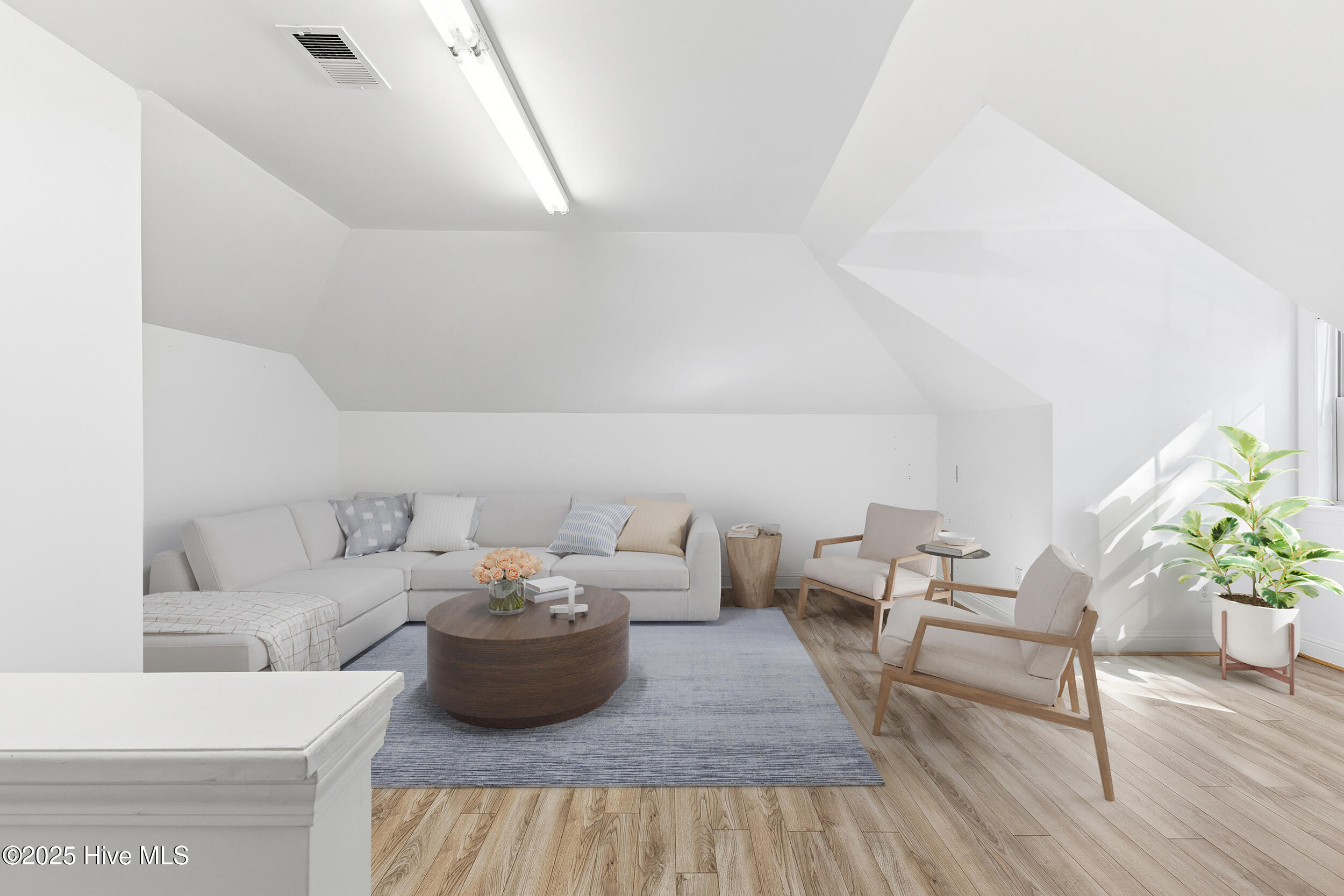 100537755 | Photo 25