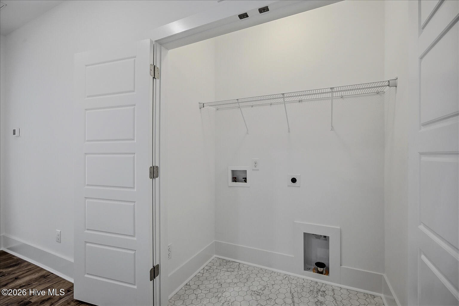 100561873 | Photo 21