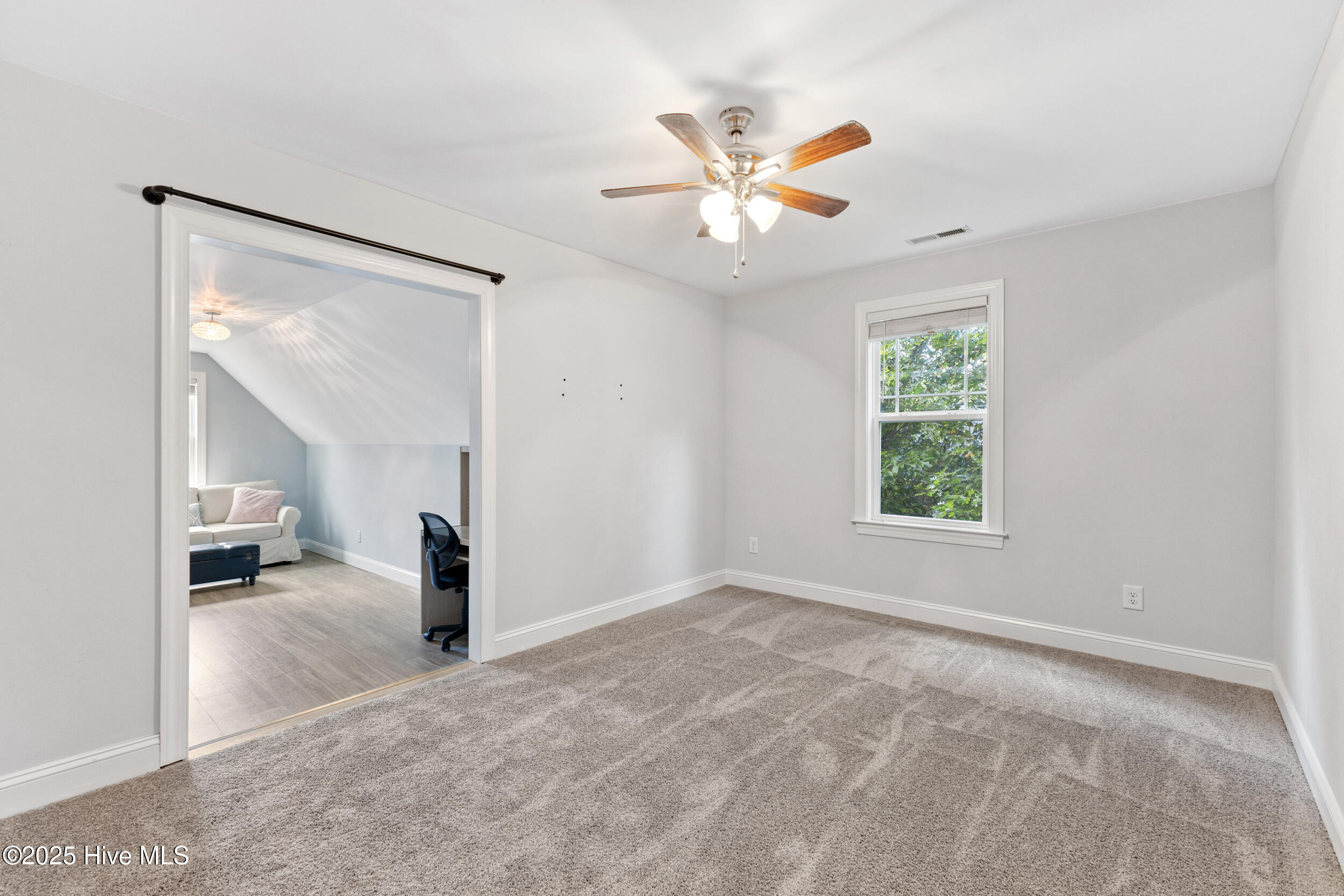 100533307 | Photo 31