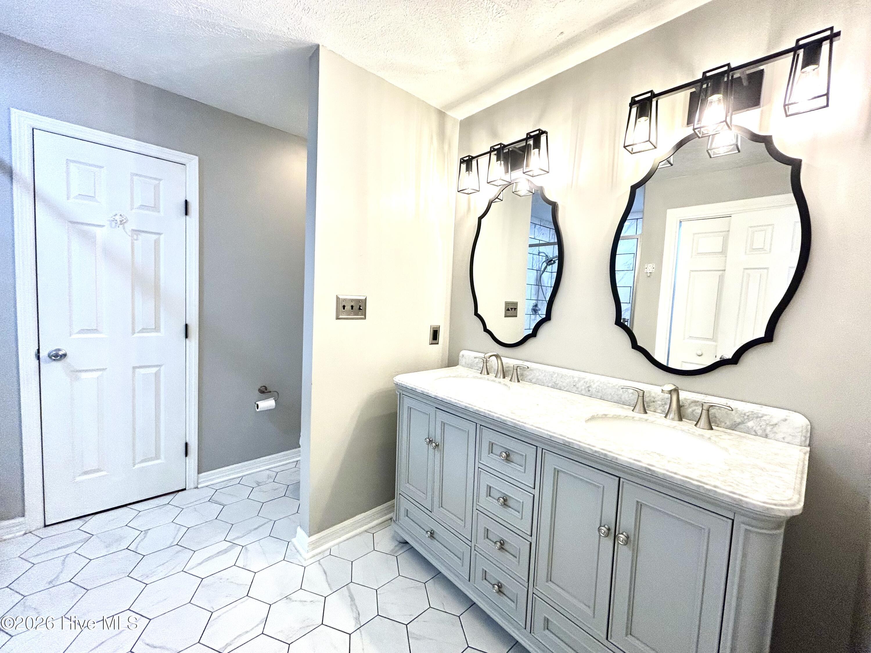 Primary En-suite Bath