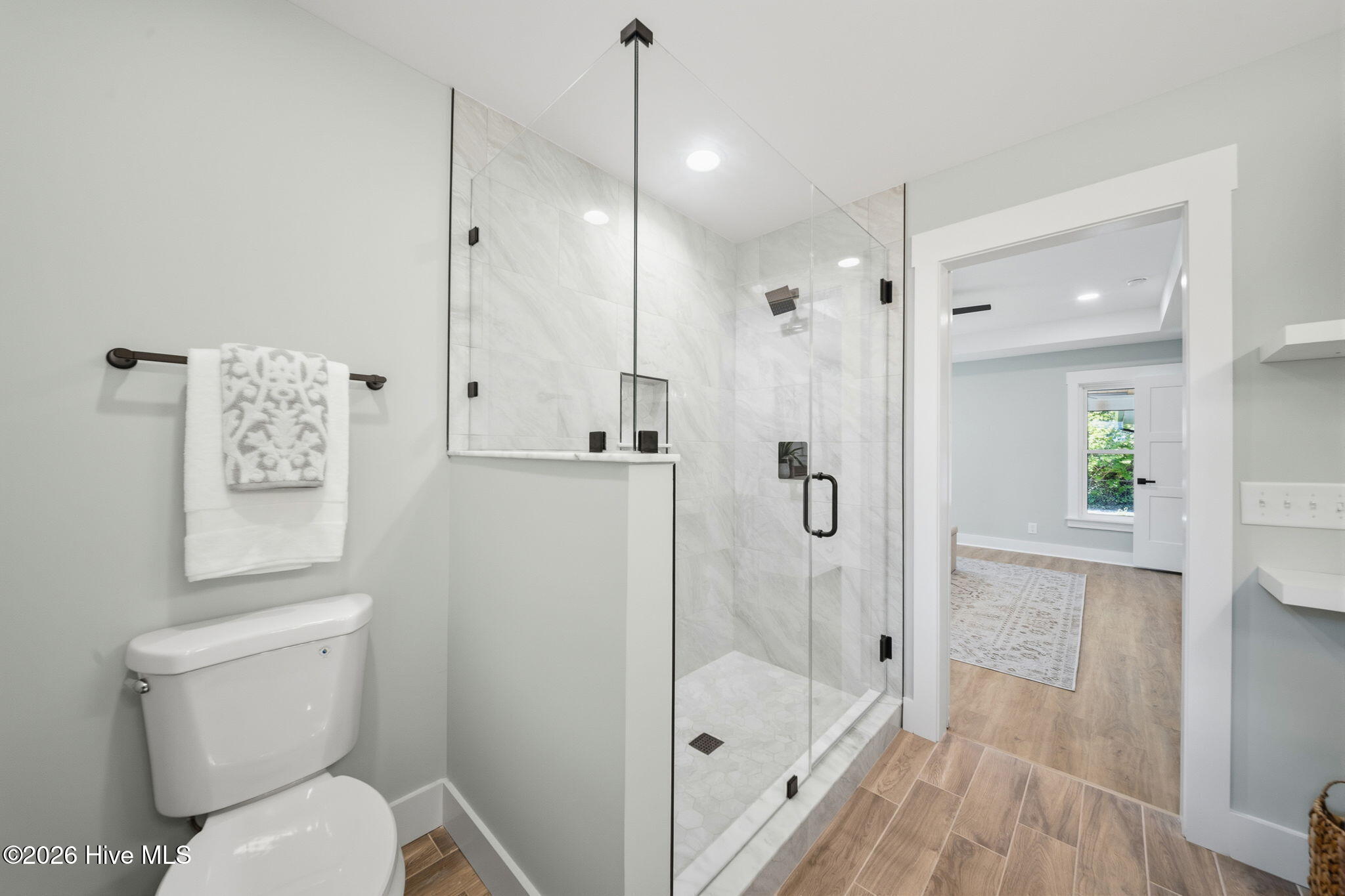 100569769 | Photo 41