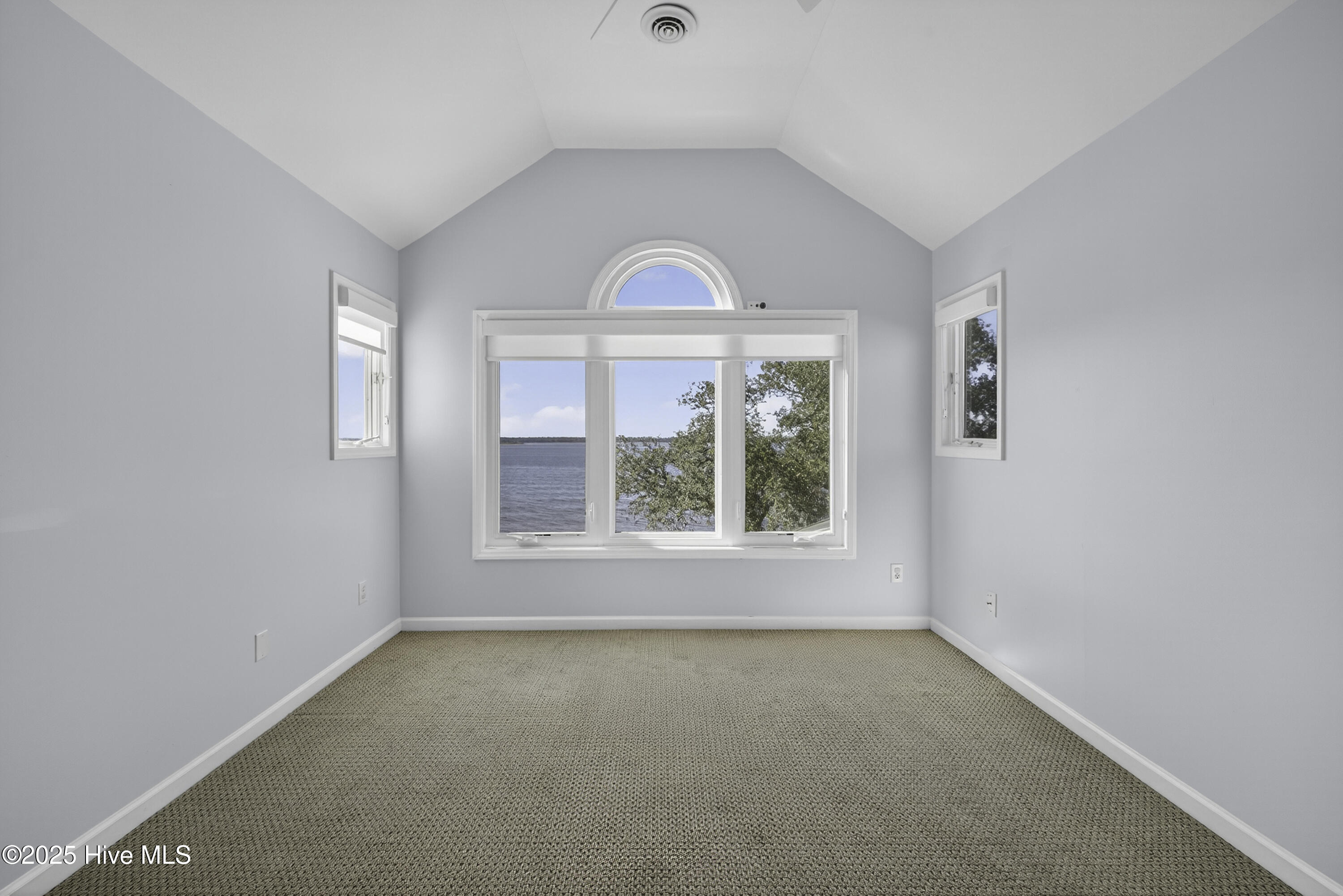 100539038 | Photo 61