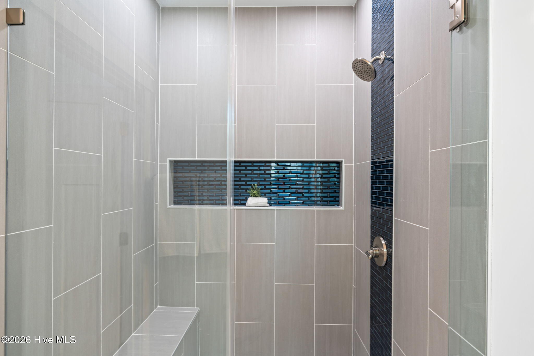 100546665 | Photo 36