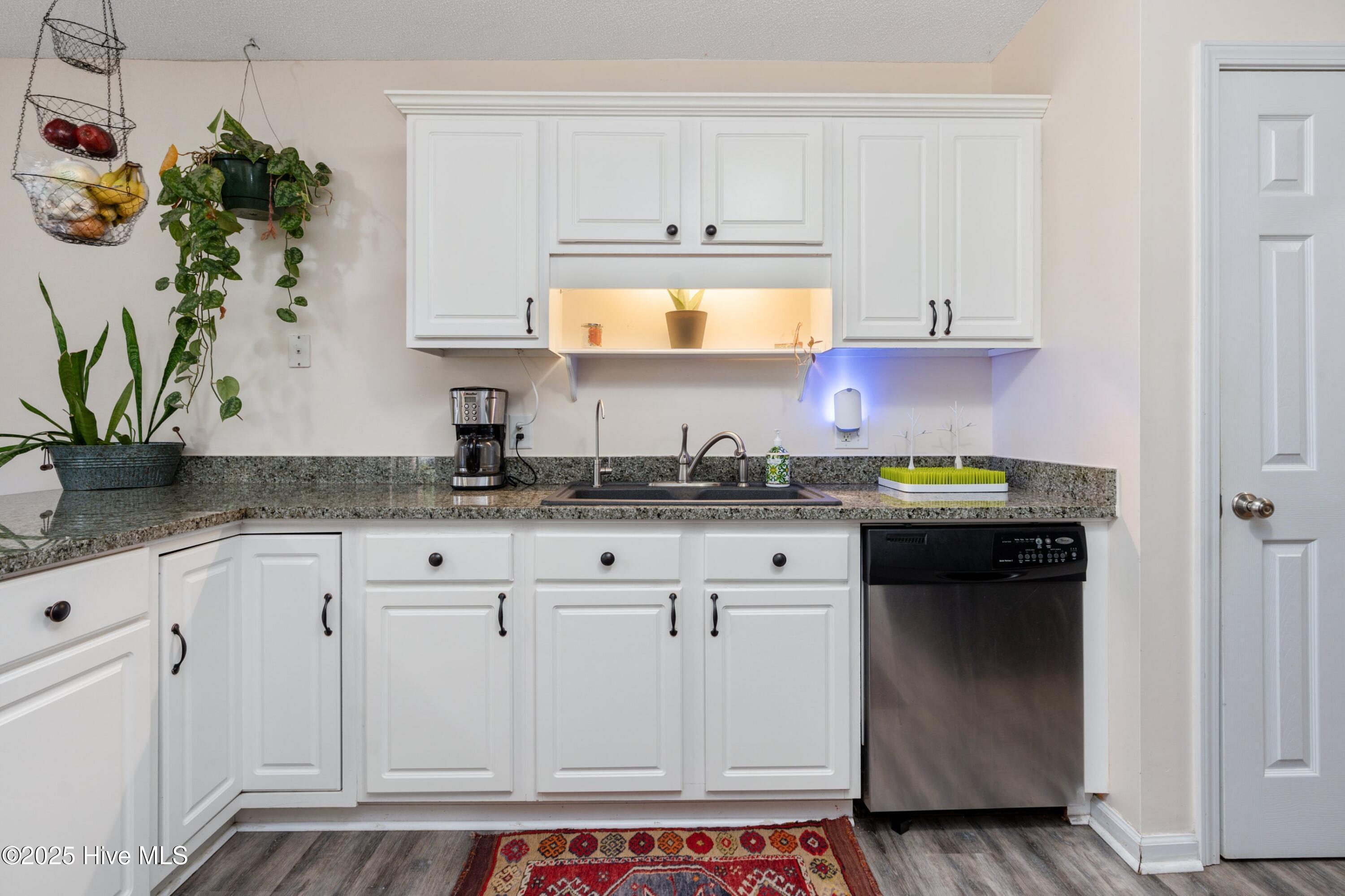 100565121 | Photo 13