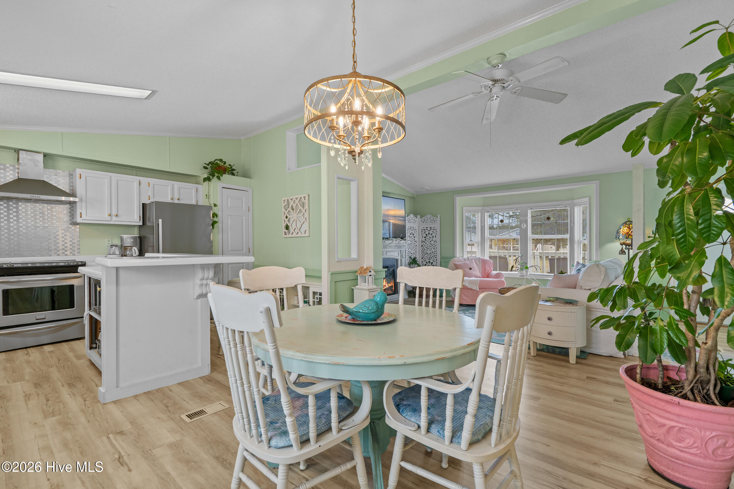 100562690 | Photo 12