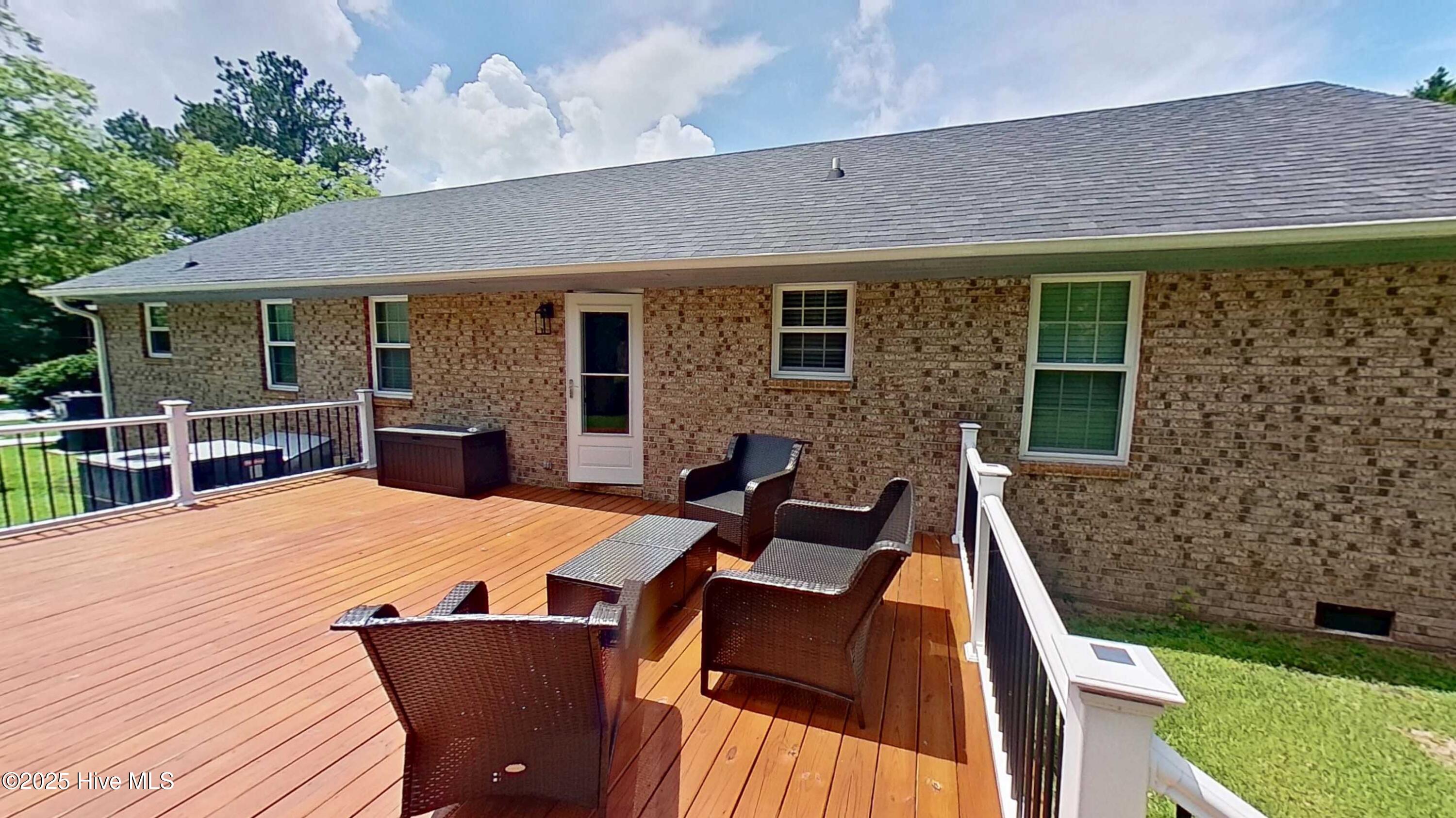 100520578 | Photo 28