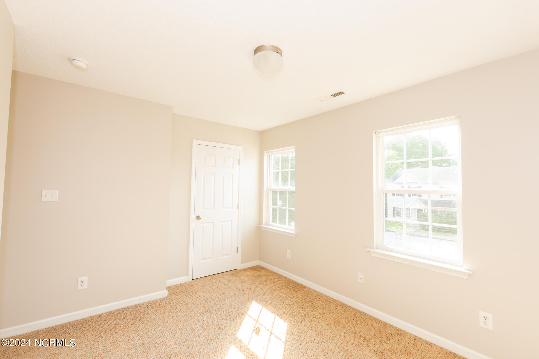 100560057 | Photo 25