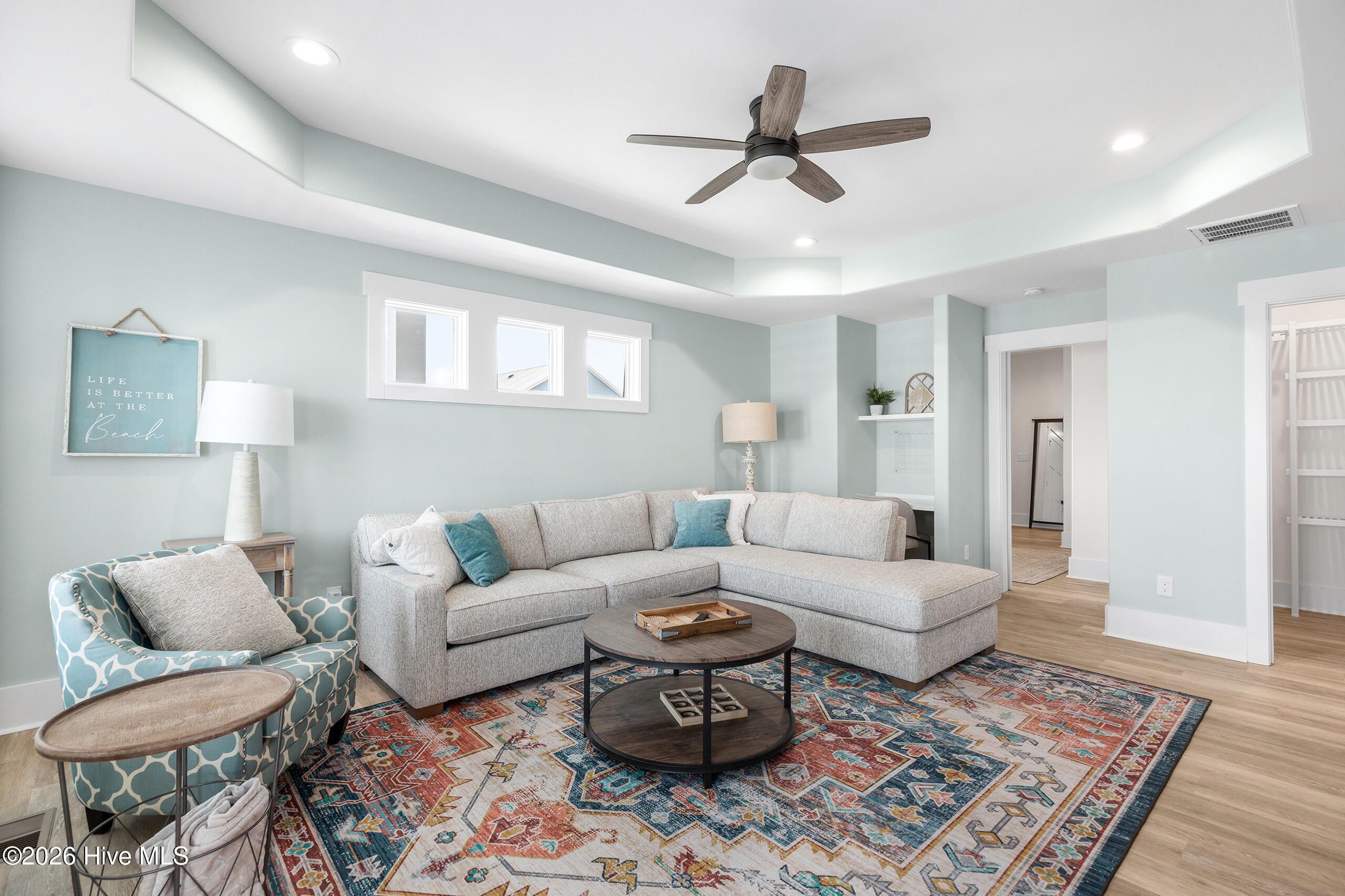 100562975 | Photo 44