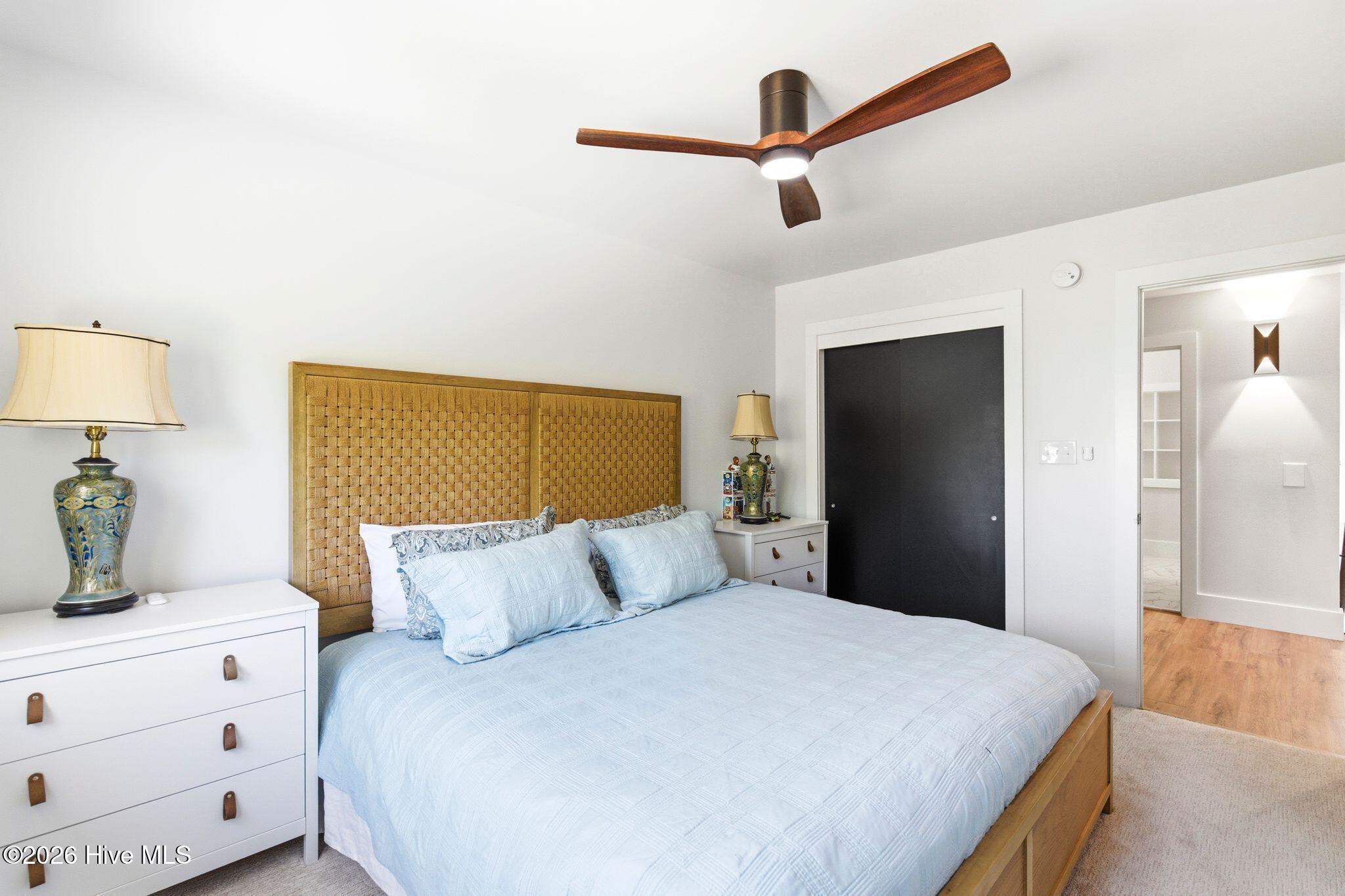 100568012 | Photo 60