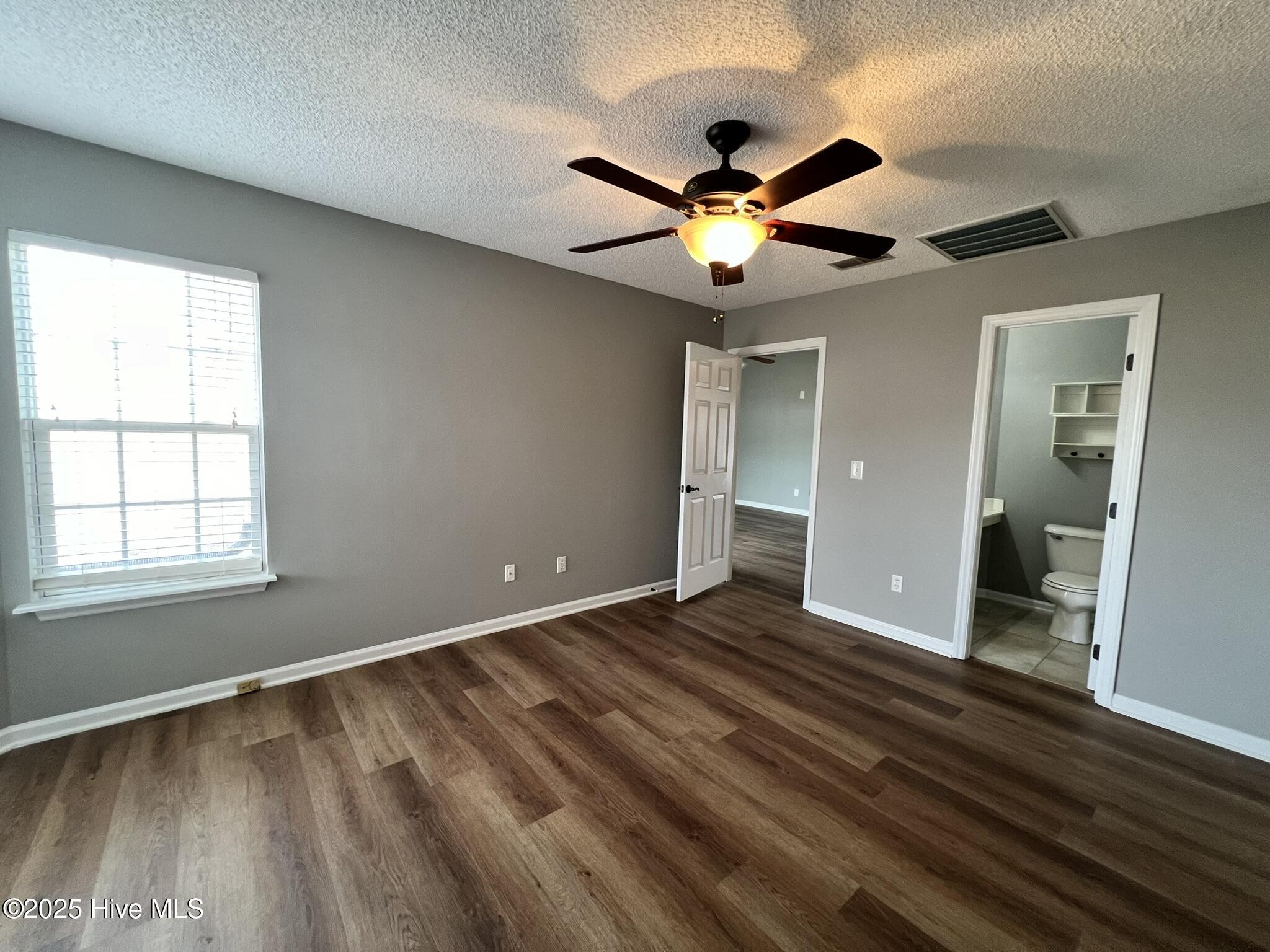 100545915 | Photo 11