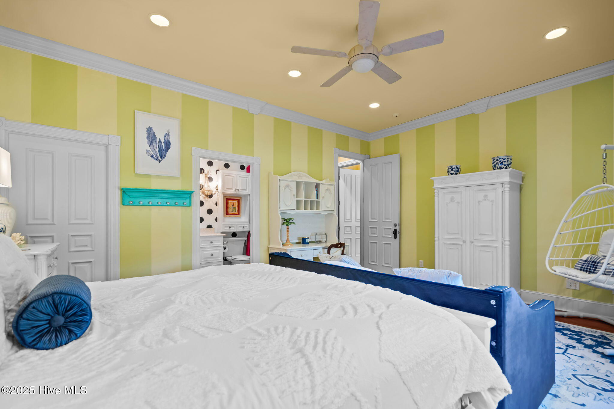 100547936 | Photo 58