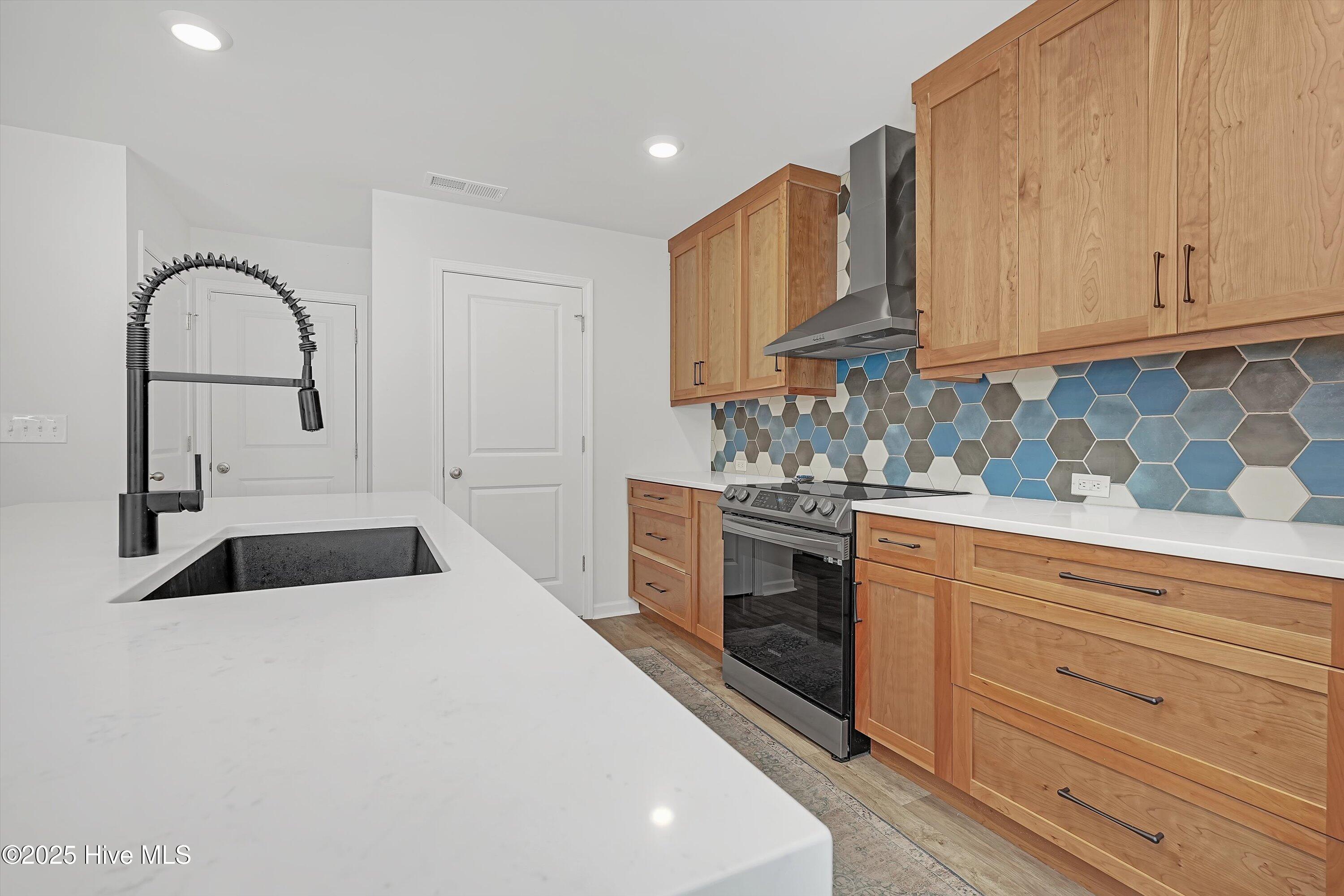 100511892 | Photo 18