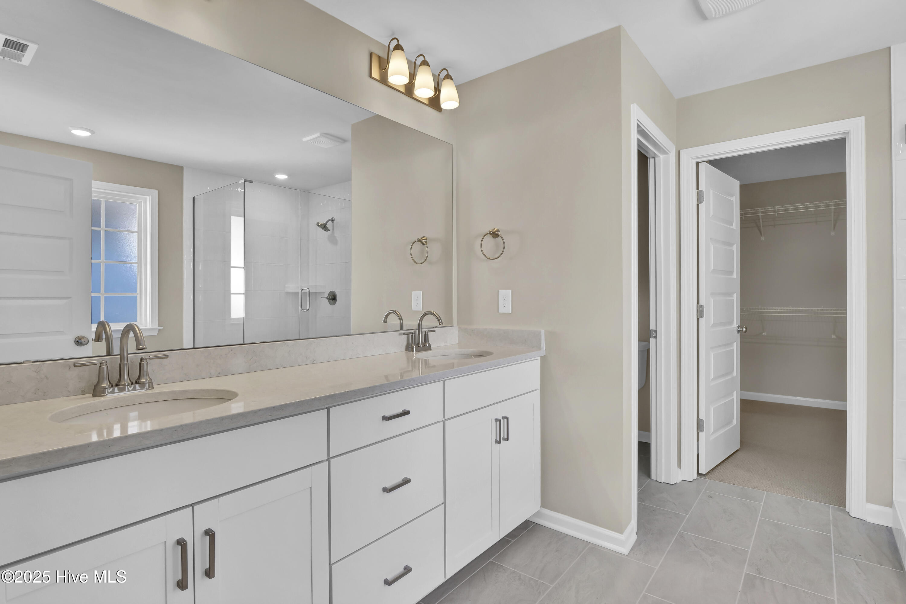 100515227 | Photo 18