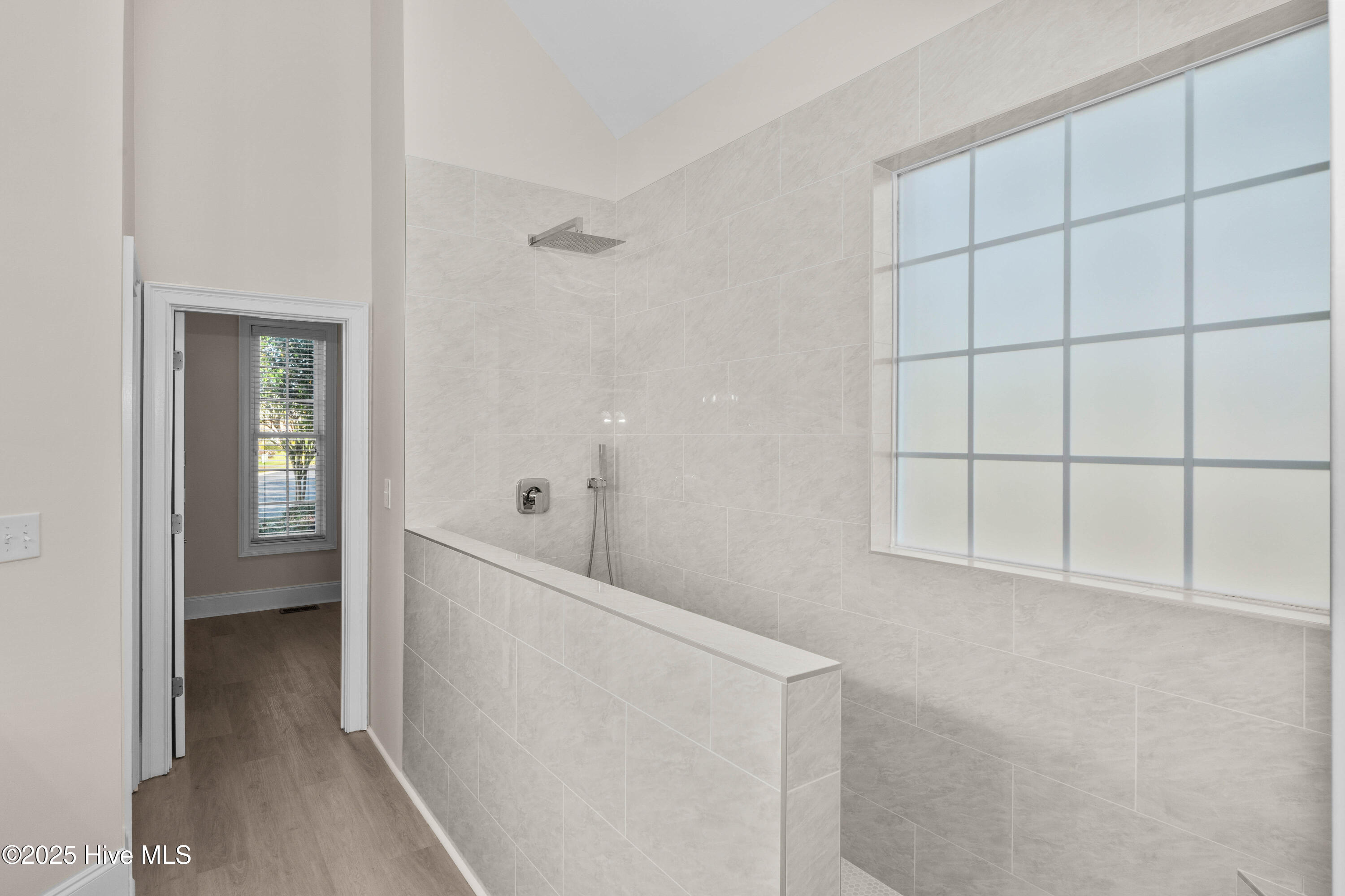 100537525 | Photo 36