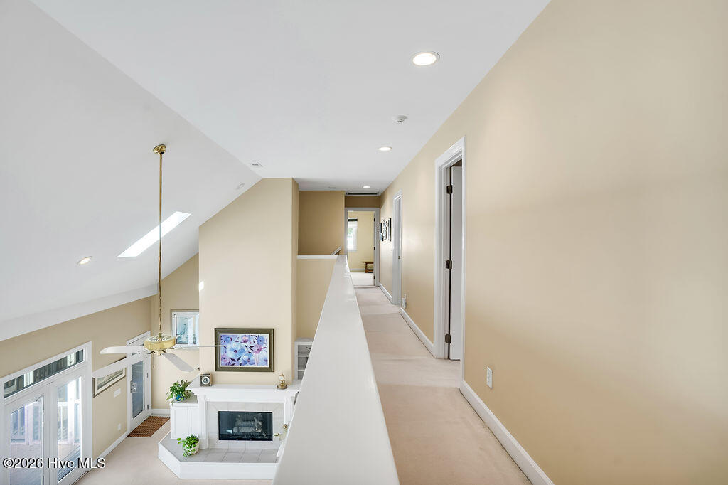 100563710 | Photo 37