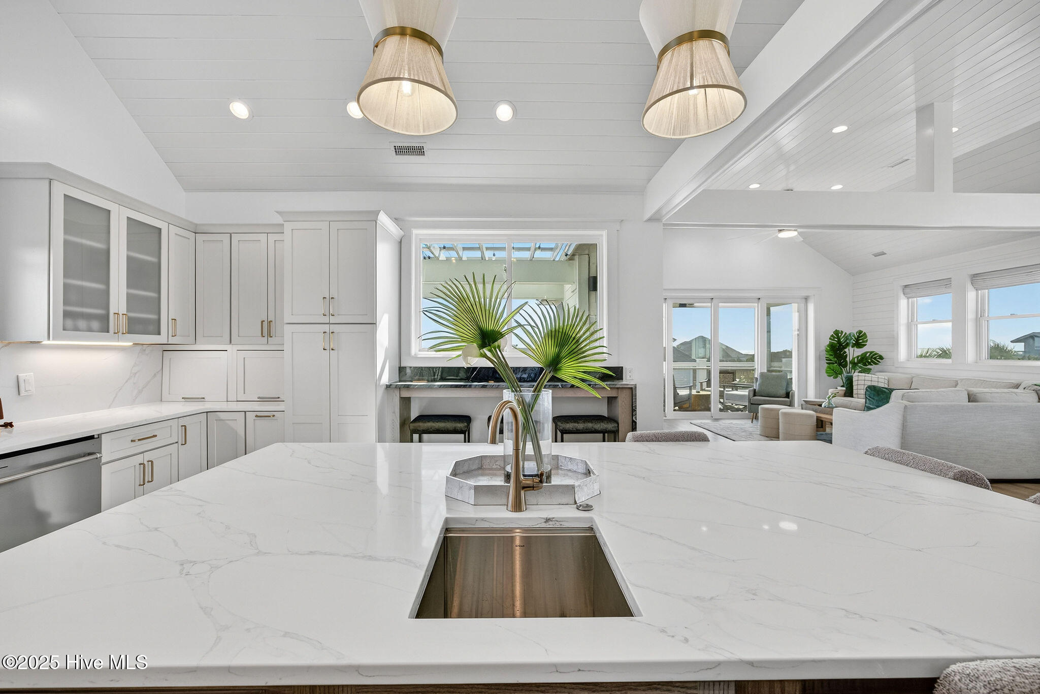 100541250 | Photo 13