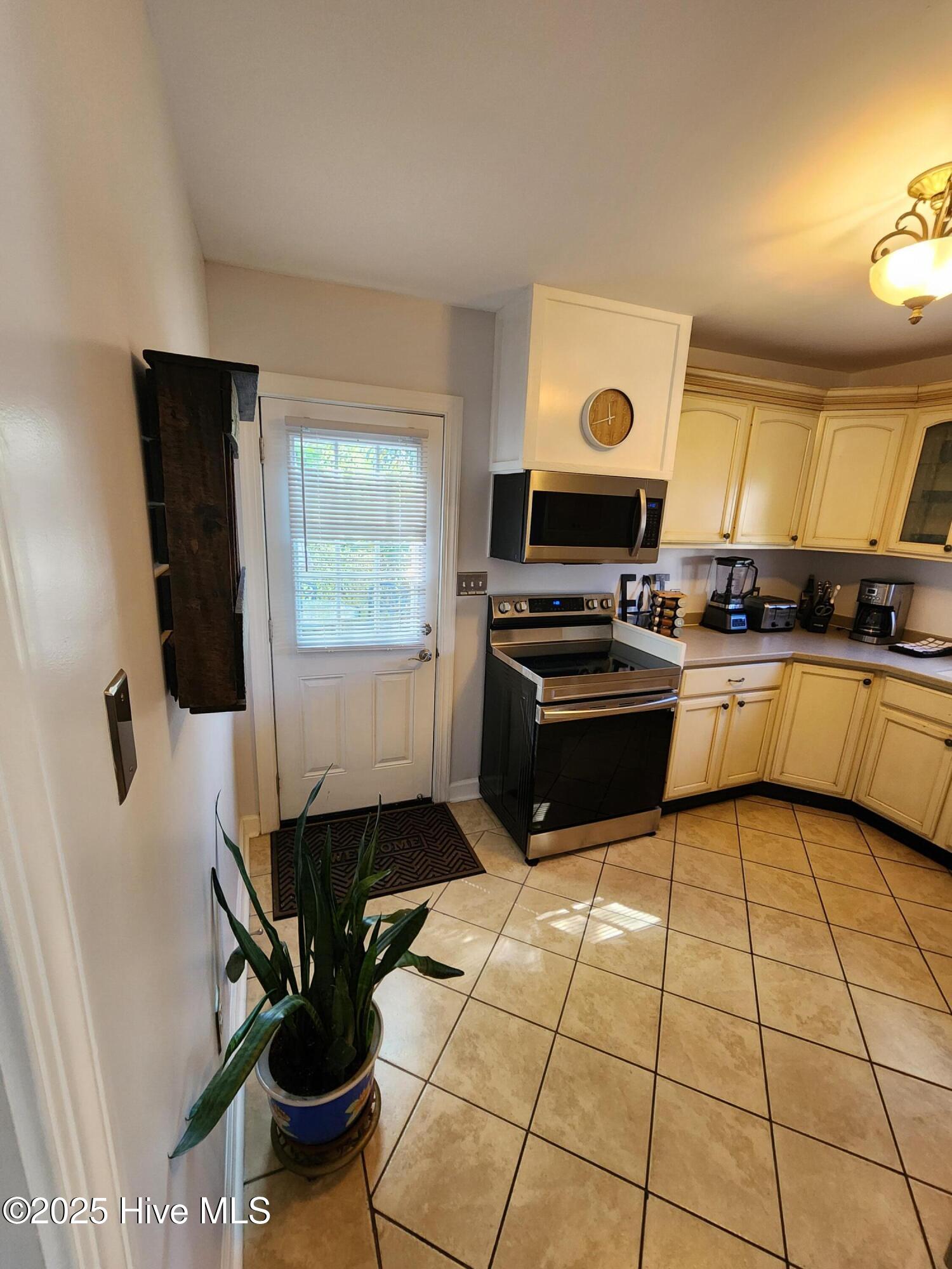 100543884 | Photo 14