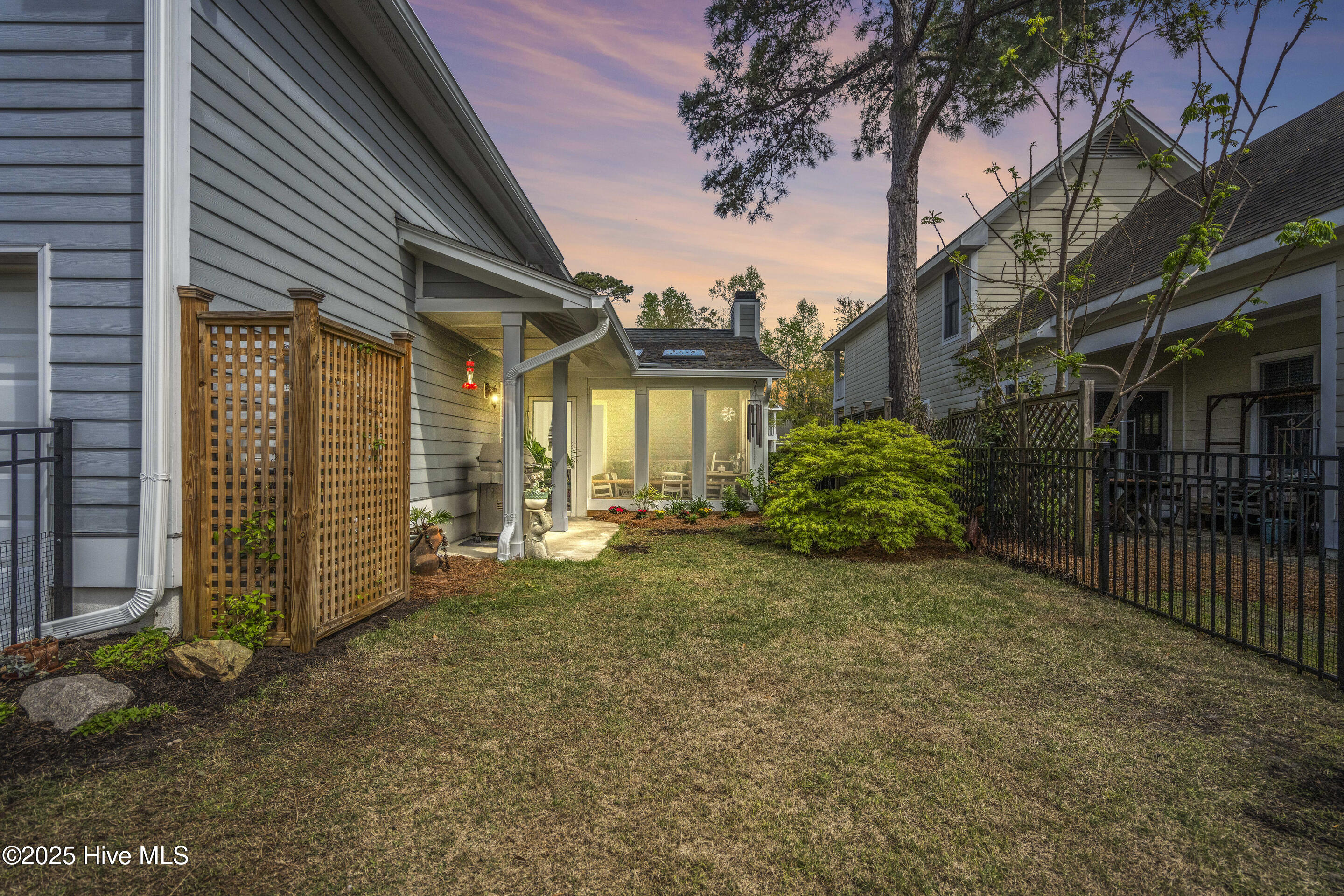 100545789 | Photo 42